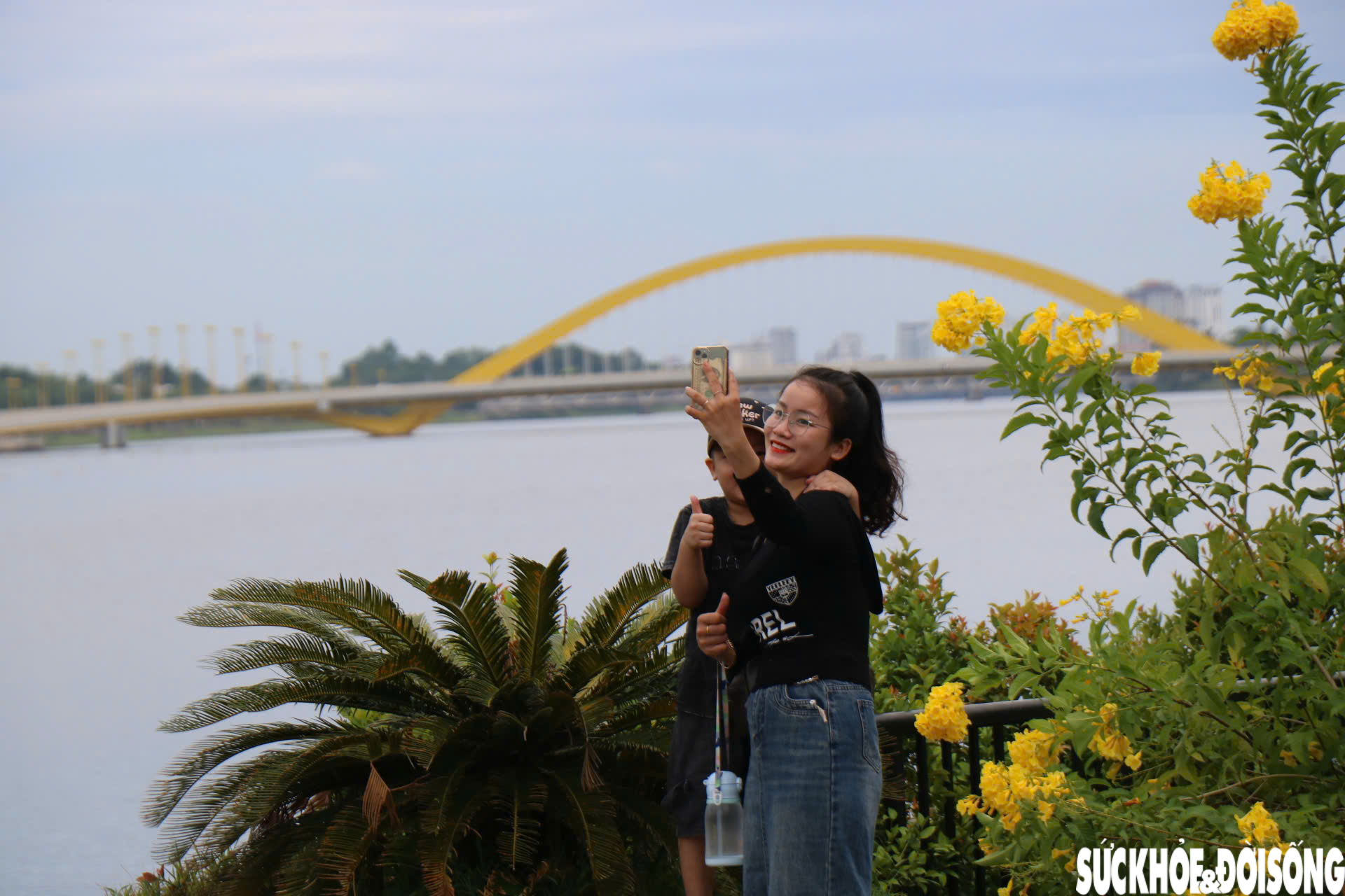 Tọa độ 'sống ảo' bắt trọn chùa Thiên Mụ ở Huế hút giới trẻ dịp nghỉ lễ- Ảnh 11.