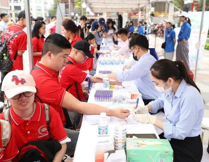 Tuyên dương 25 gương 'Tỏa sáng Nghị lực Việt' và hỗ trợ thanh niên khuyết tật khởi nghiệp - Ảnh 3.