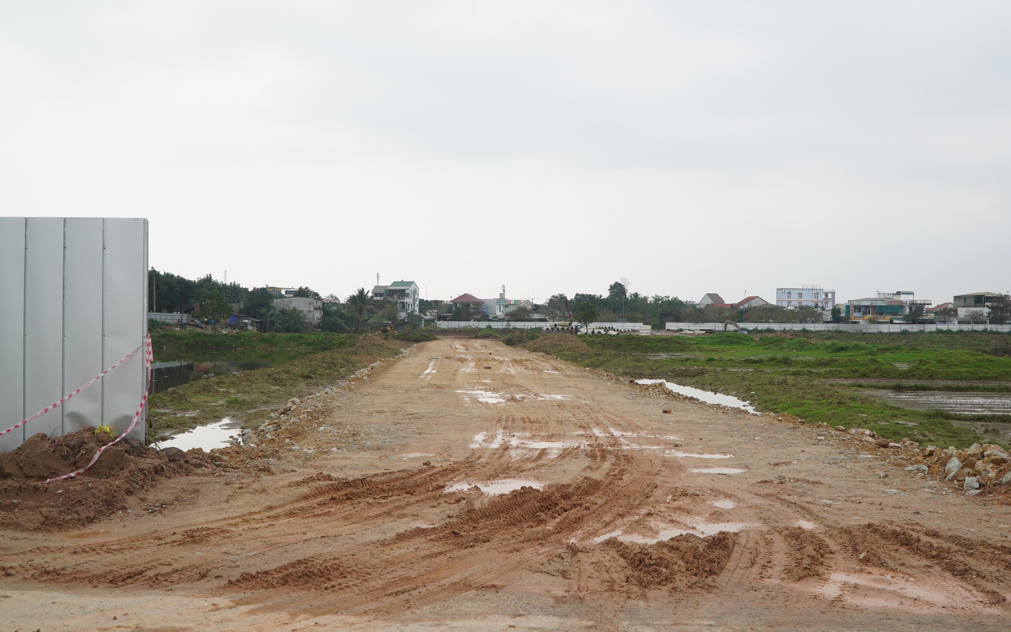 Dòng suối dưới chân Bạch Mã ngổn ngang vì dự án treo đến bao giờ?- Ảnh 11.