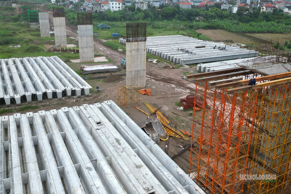 Cầu Hồng Hà bắc qua sông Hồng sau gần một năm thi công- Ảnh 3.