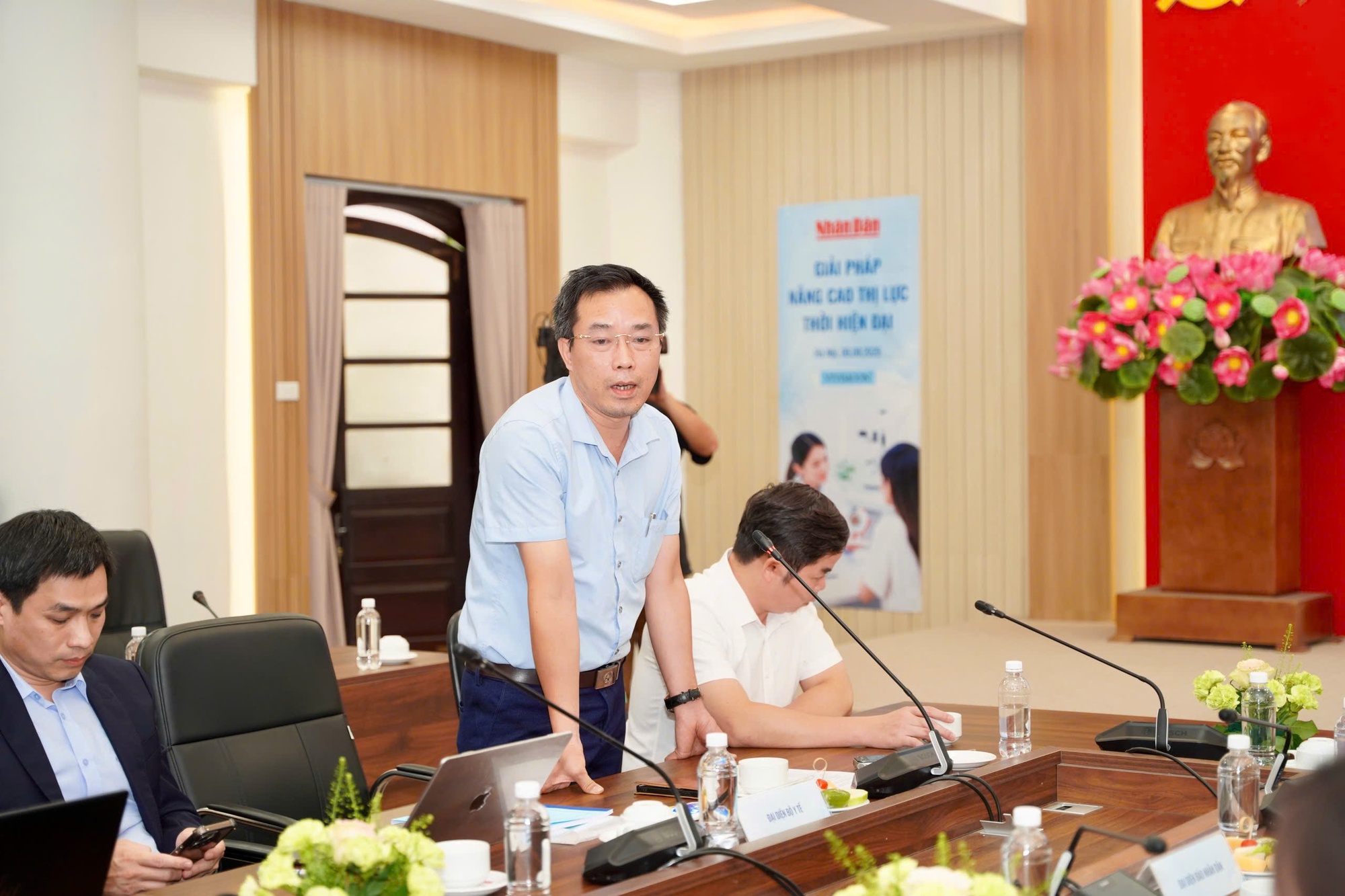 Tỷ lệ tật khúc xạ ở trẻ gia tăng: Chuyên gia nhãn khoa khuyến nghị gì? - Ảnh 2.