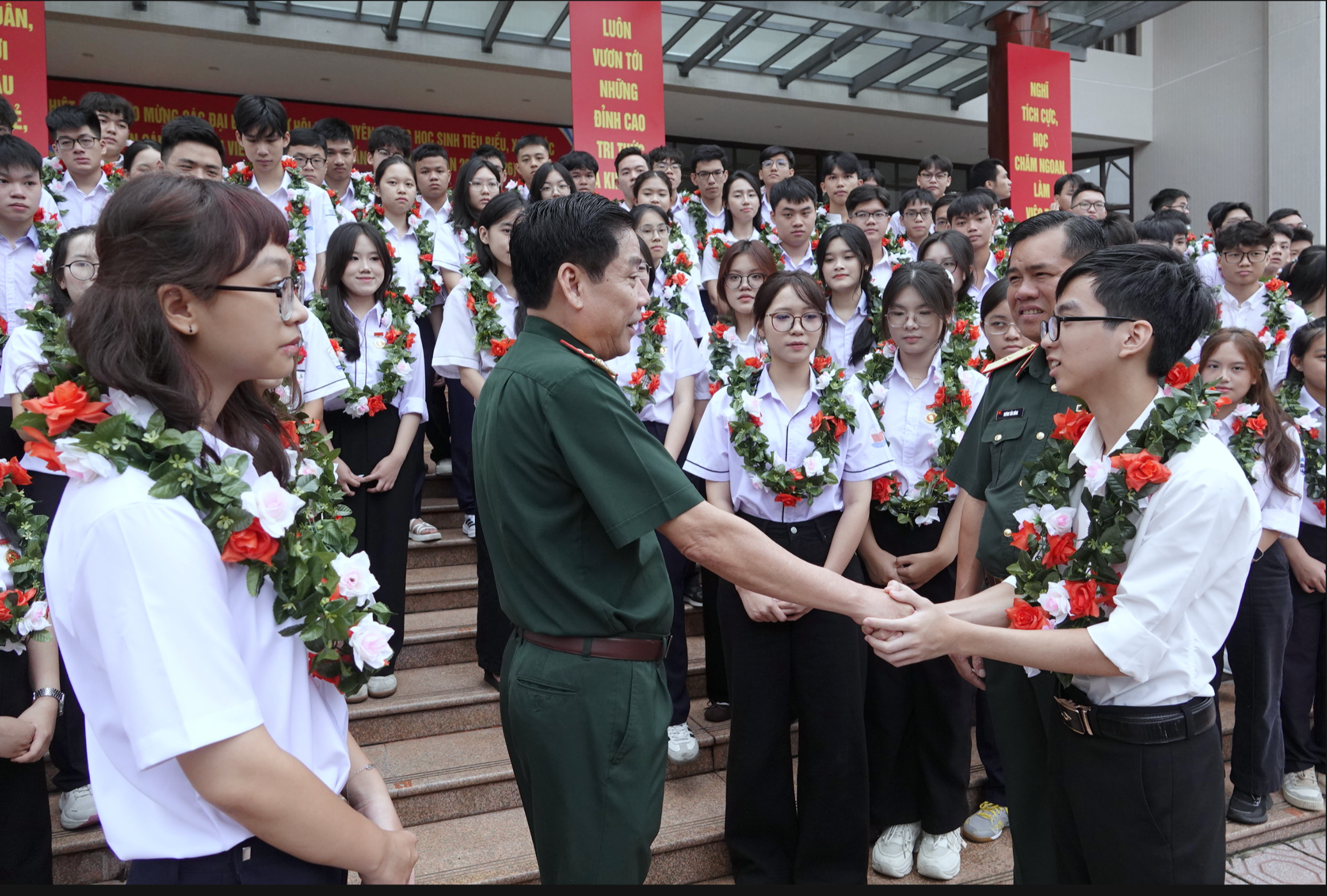 Tuyên dương và khen thưởng 135 học sinh tiêu biểu con cán bộ Quân đội năm 2026 - Ảnh 2.