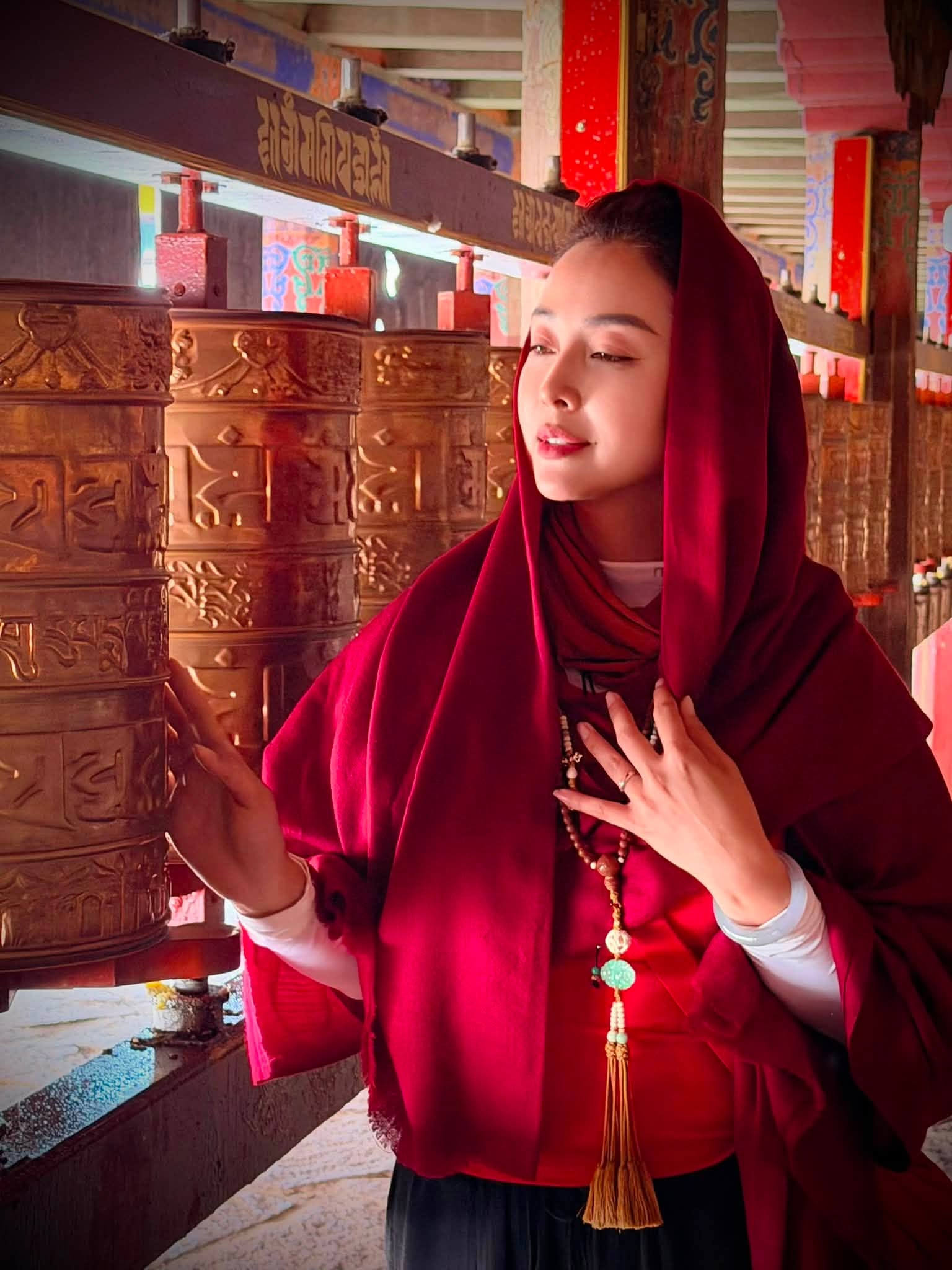 Jennifer Phạm ở tuổi 41: 'Cần buông bớt những điều không còn cần thiết' - Ảnh 2.
