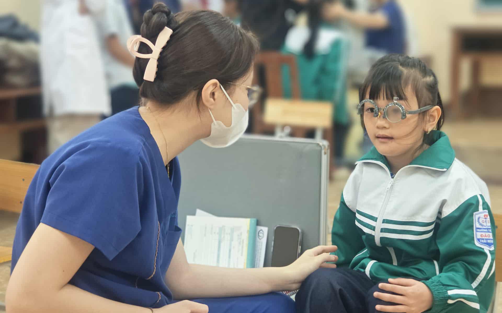 Cận thị trẻ em có thể lên 90% vào năm 2050: Cần can thiệp sớm từ cộngđồng- Ảnh 5.