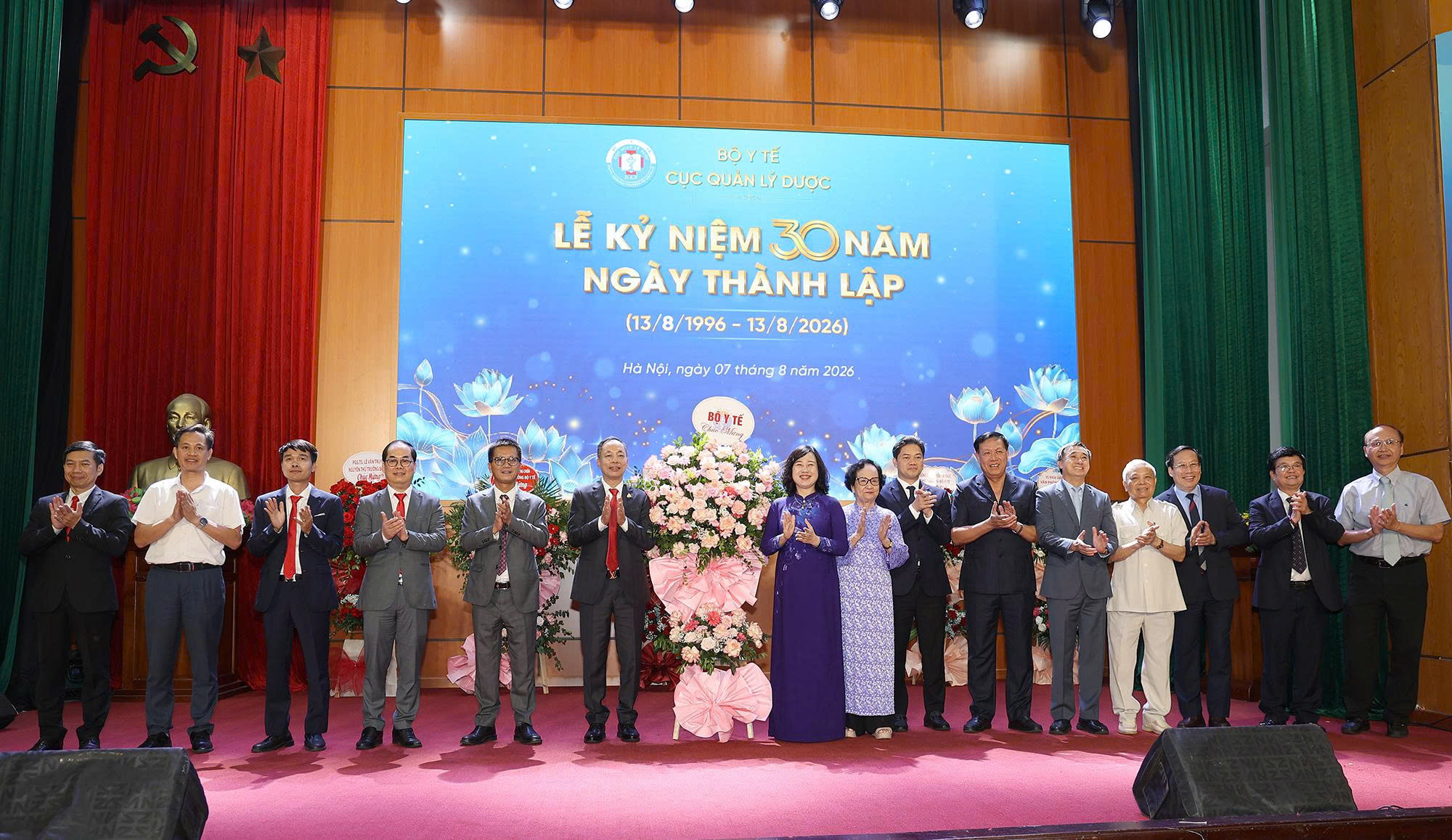 Bộ trưởng Đào Hồng Lan: Tiếp tục hoàn thiện thể chế, phát triển ngành dược ngang tầm khu vực- Ảnh 5.