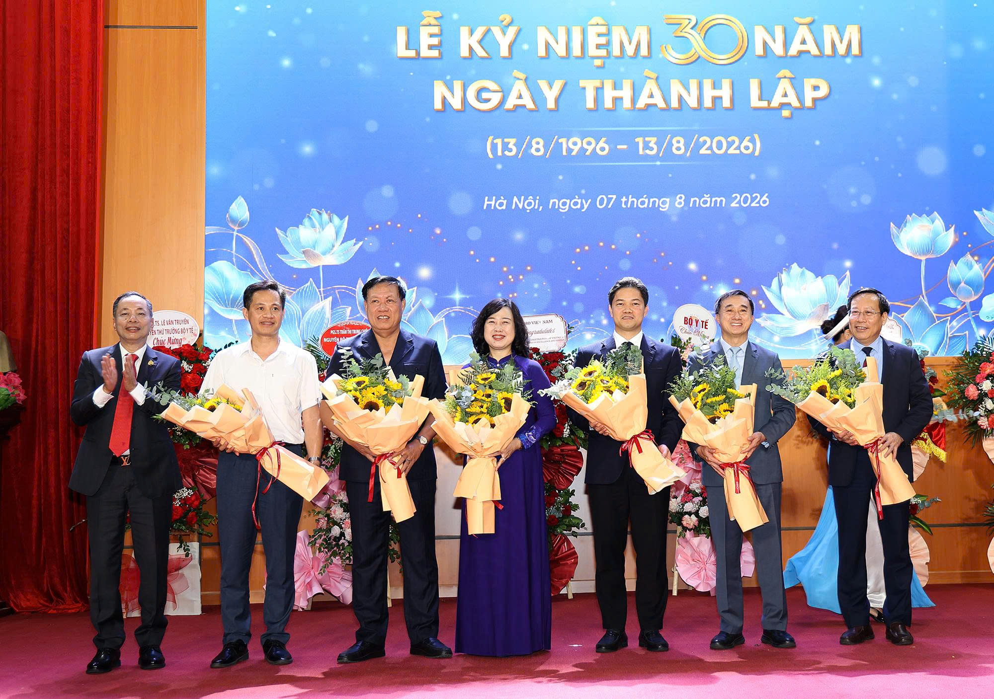 Bộ trưởng Đào Hồng Lan: Tiếp tục hoàn thiện thể chế, phát triển ngành dược ngang tầm khu vực- Ảnh 6.
