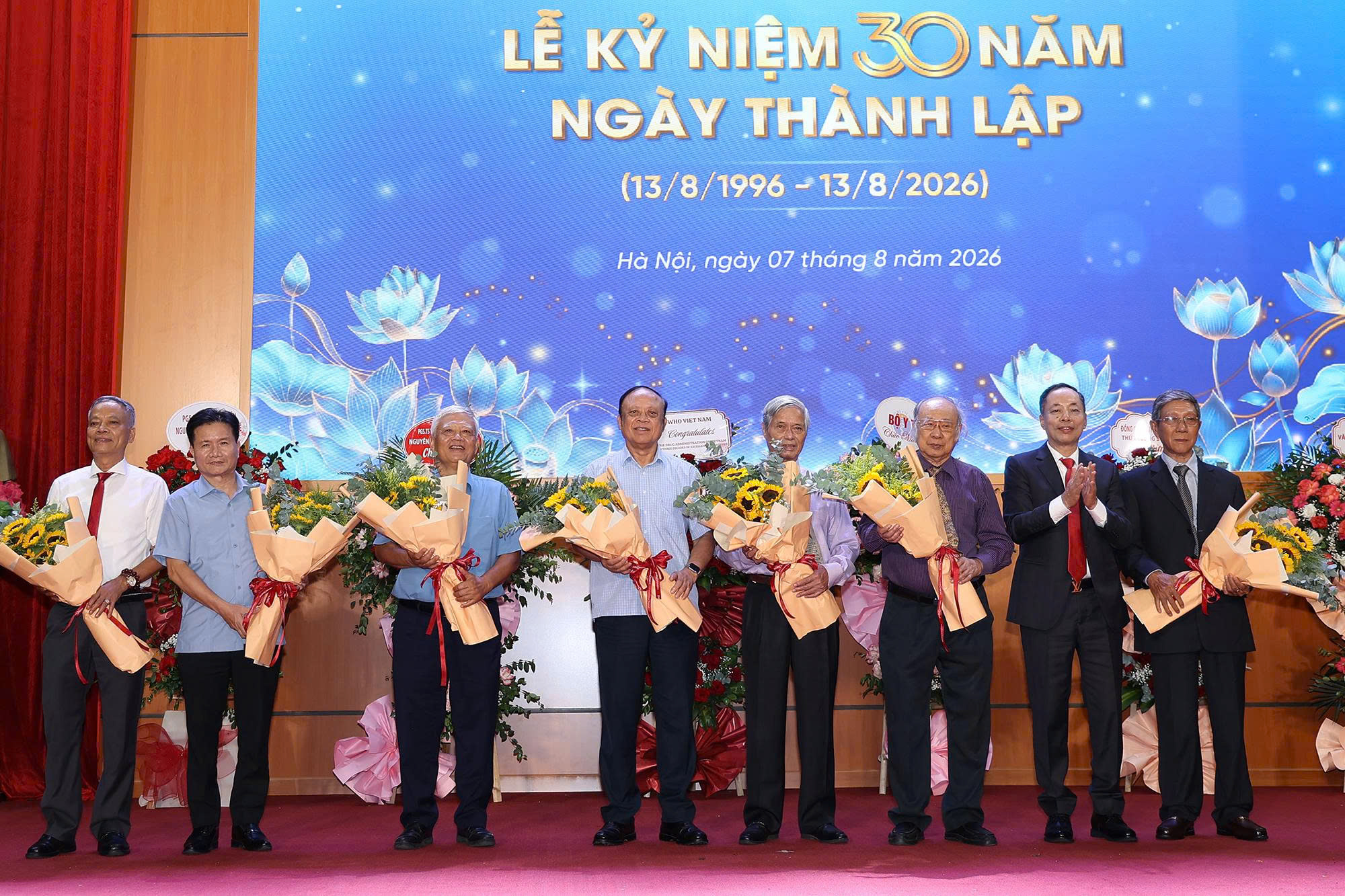 Bộ trưởng Đào Hồng Lan: Tiếp tục hoàn thiện thể chế, phát triển ngành dược ngang tầm khu vực- Ảnh 8.