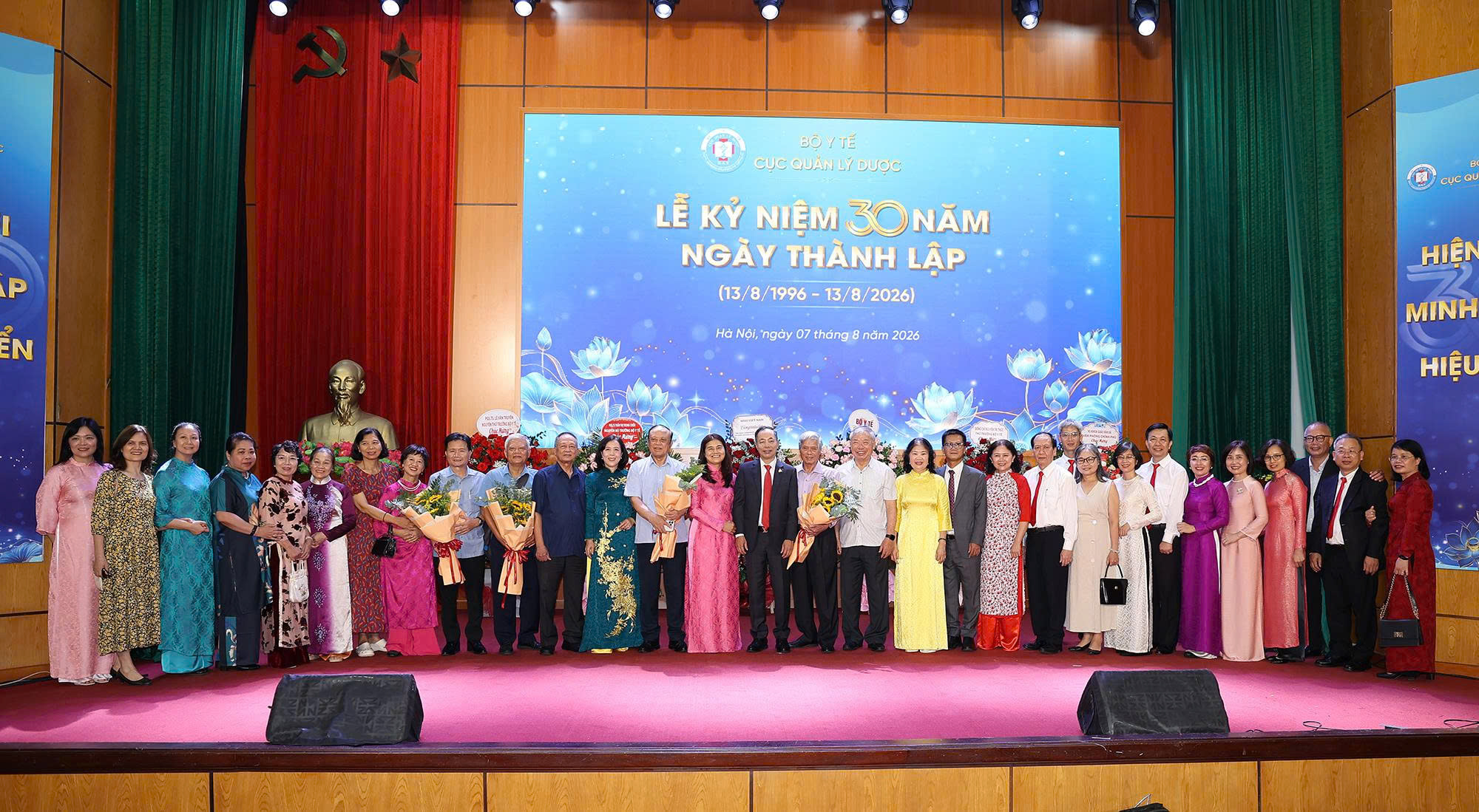 Bộ trưởng Đào Hồng Lan: Tiếp tục hoàn thiện thể chế, phát triển ngành dược ngang tầm khu vực- Ảnh 9.