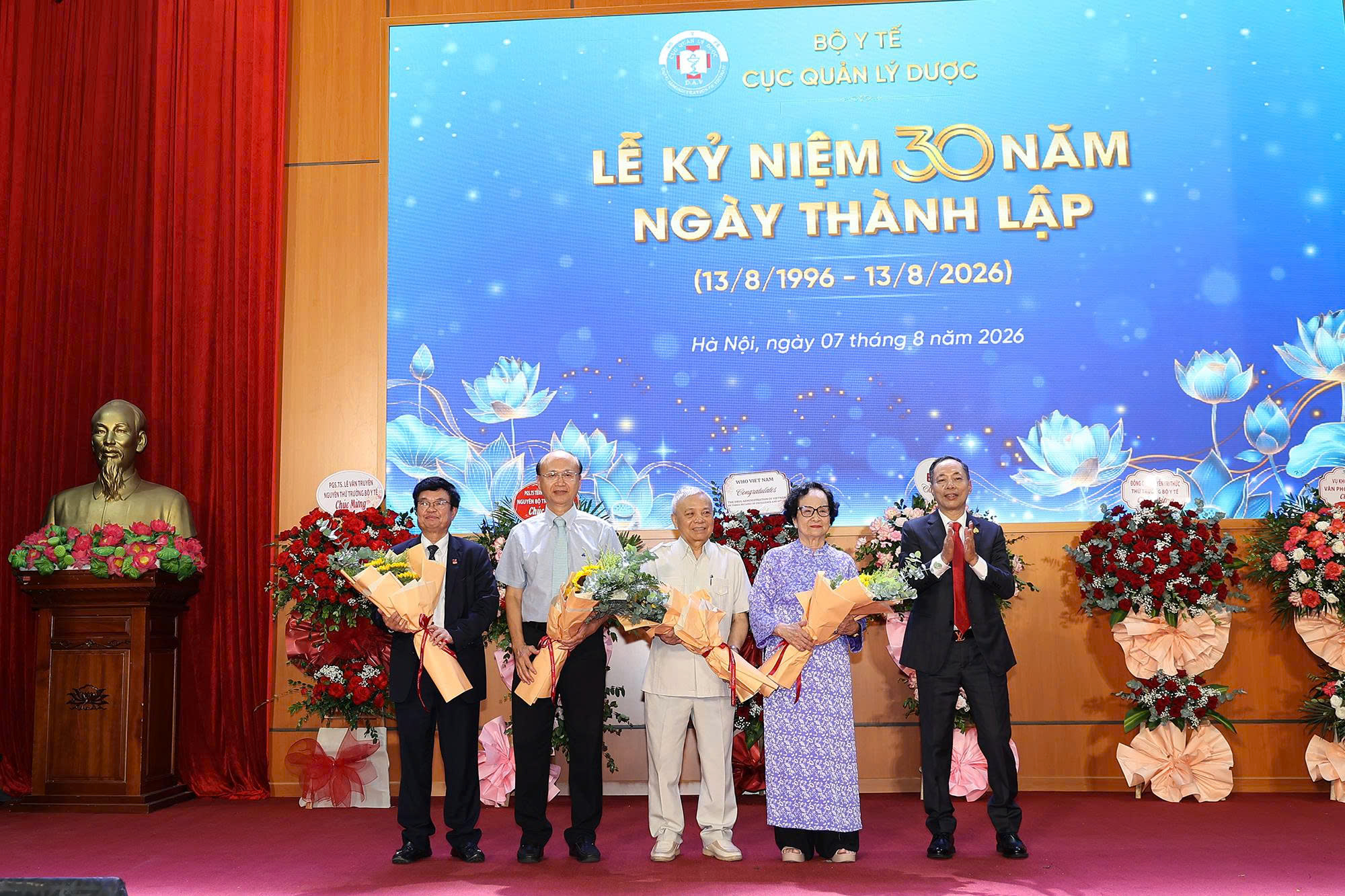 Bộ trưởng Đào Hồng Lan: Tiếp tục hoàn thiện thể chế, phát triển ngành dược ngang tầm khu vực- Ảnh 7.