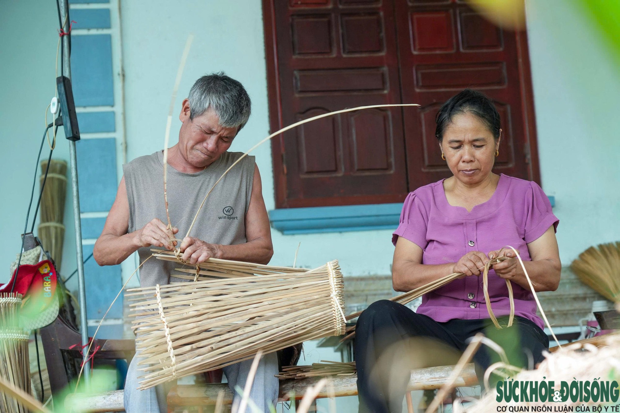 Làng đan nơm trăm tuổi lên 'chợ số'- Ảnh 3.