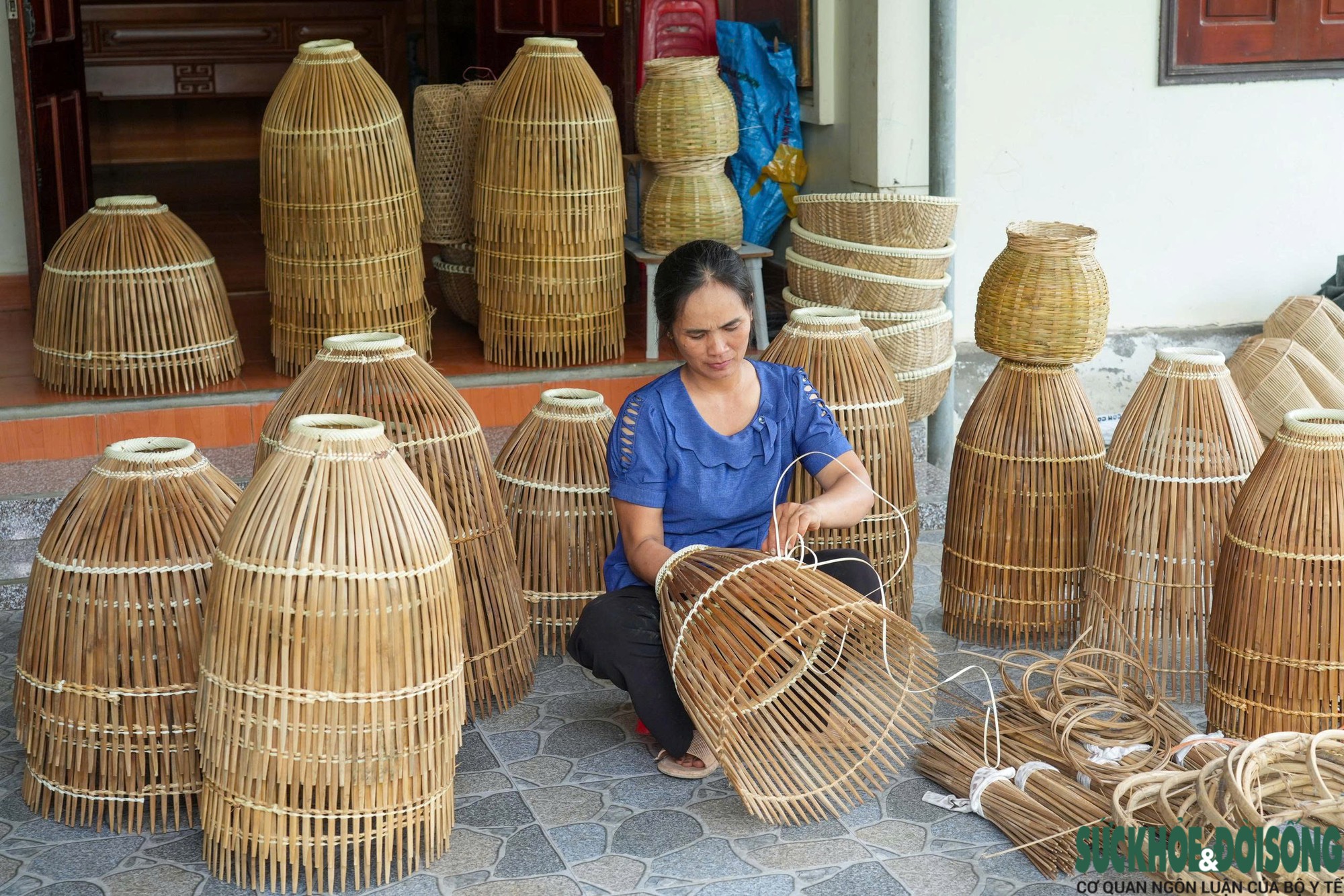 Làng đan nơm trăm tuổi lên 'chợ số'- Ảnh 6.