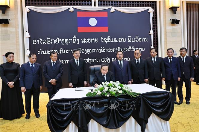 Chủ tịch Quốc hội Trần Thanh Mẫn viếng Chủ tịch Quốc hội Lào Xaysomphone Phomvihane- Ảnh 7.