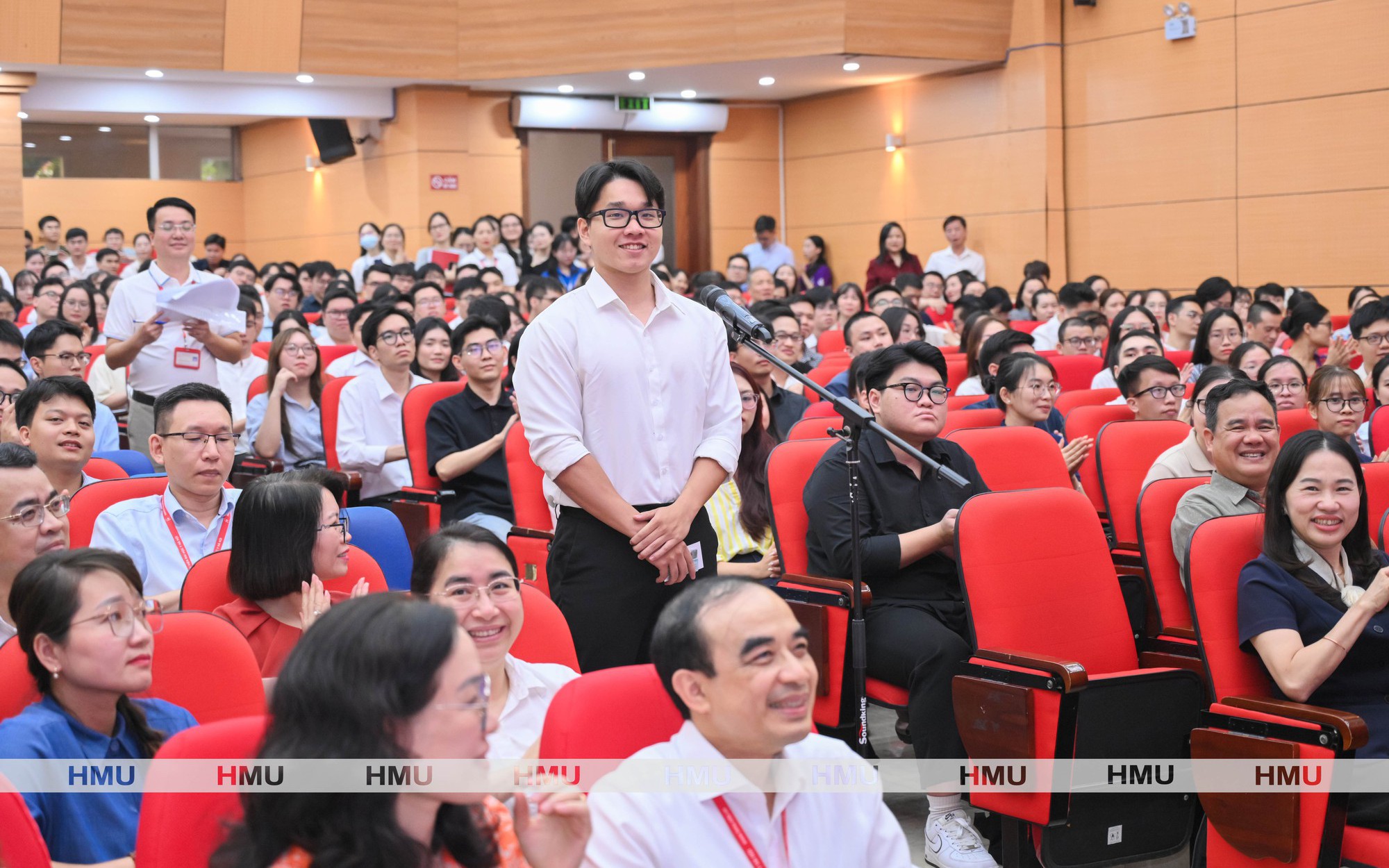 Những mảnh ghép thầm lặng của bác sĩ nội trú Đại học Y Hà Nội - Ảnh 5.
