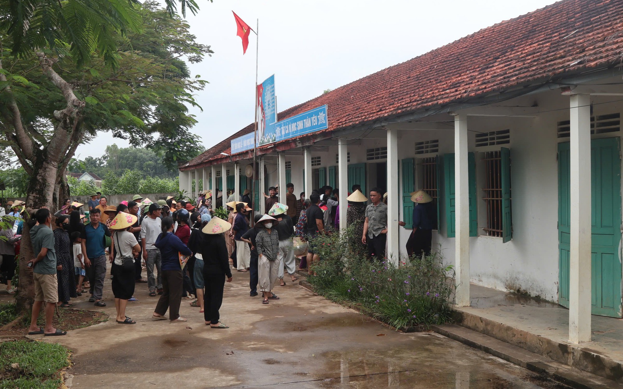 127 học sinh ở Nghệ An chưa đến trường sau hơn 3 tuần khai giảng - Ảnh 4.