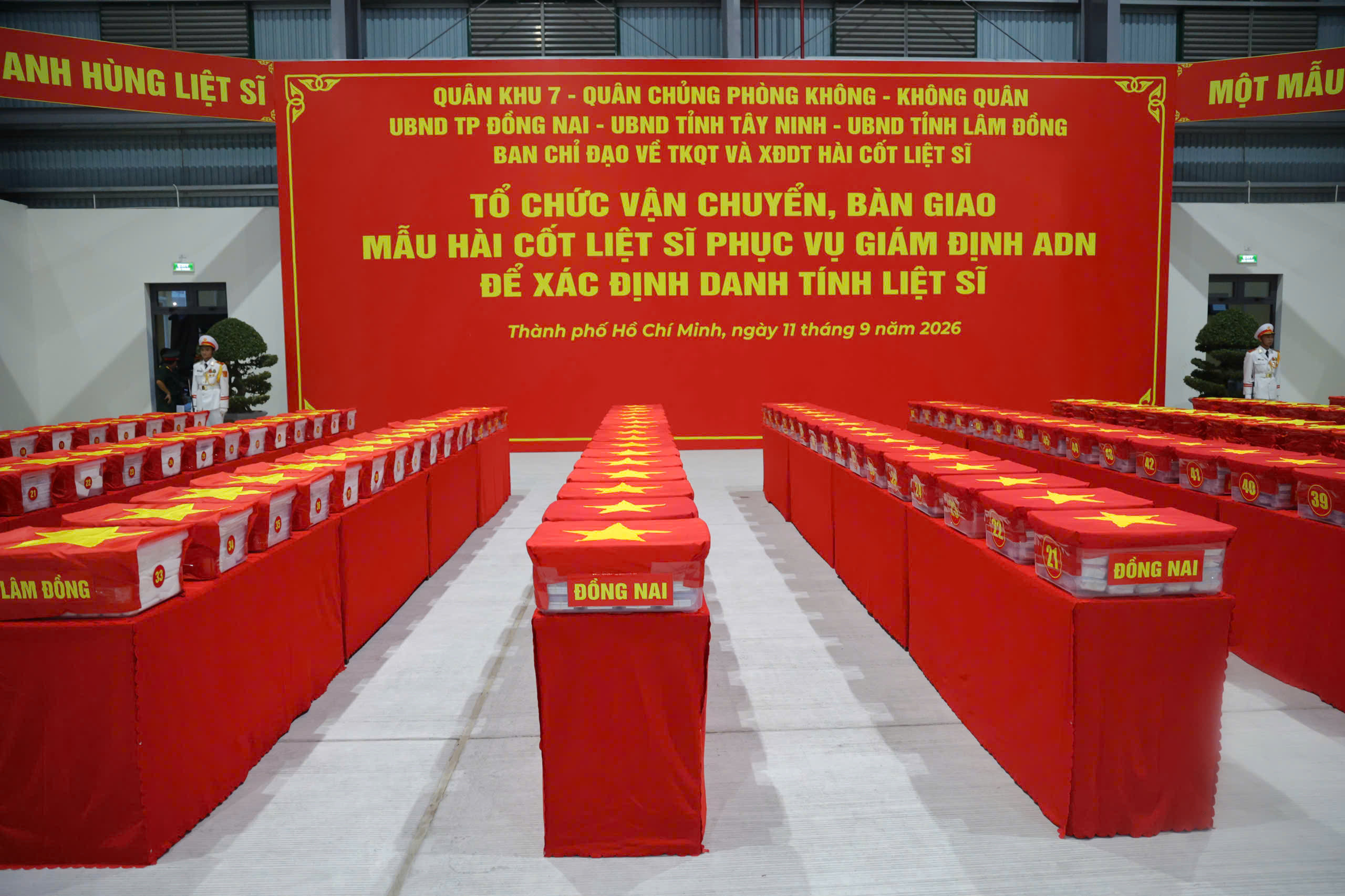 Gallery - Chuyển hơn 13.500 mẫu hài cốt liệt sĩ từ TPHCM ra Hà Nội giám định ADN - image 5