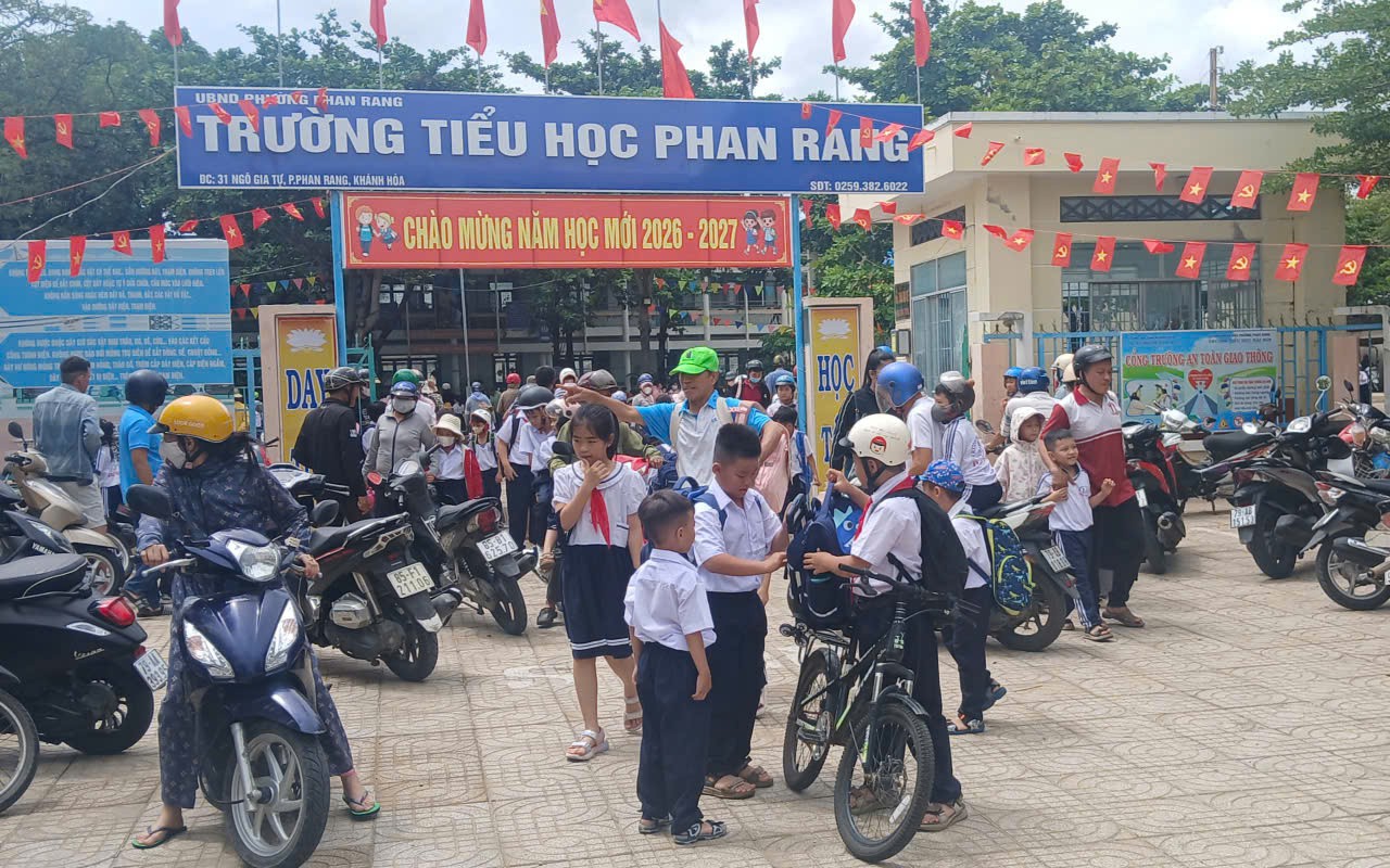 Tỉnh ủy Hà Tĩnh yêu cầu kiểm tra việc lựa chọn hiệu trưởng sau sáp nhập - Ảnh 2.