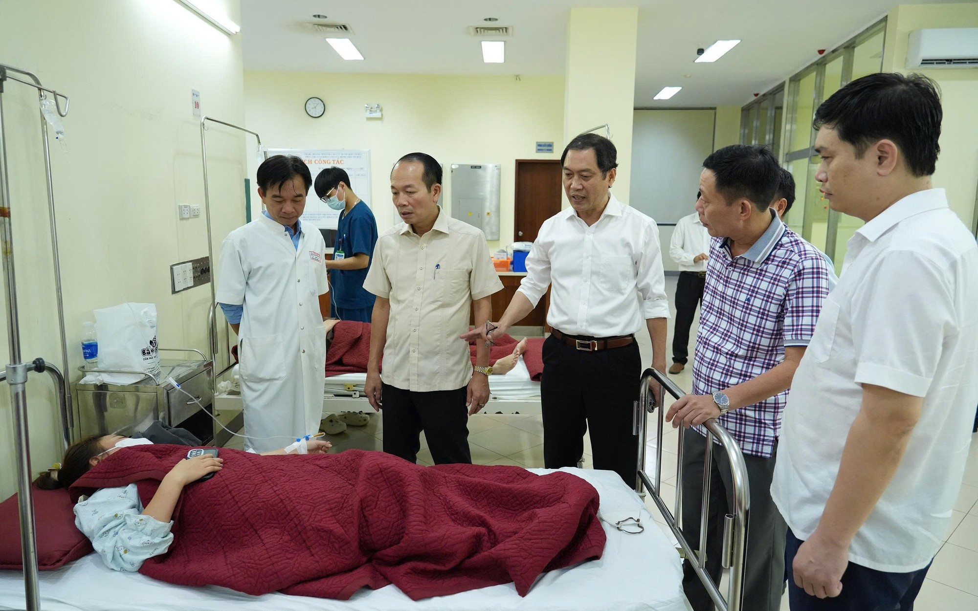 Bộ Y tế vào cuộc vụ nghi ngộ độc tại Công ty Scavi Huế khiến nhiều người nhập viện- Ảnh 2.
