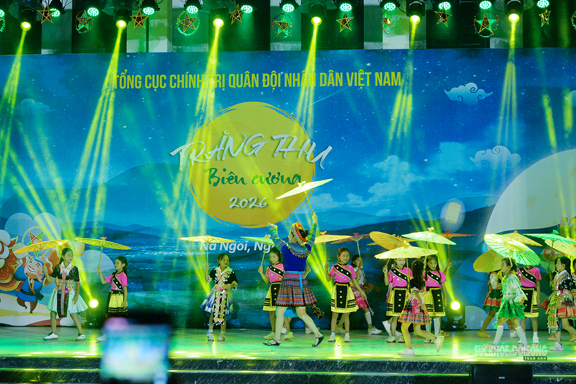 Rộn ràng đêm hội 'Trăng thu biên cương' ở Na Ngoi- Ảnh 6.