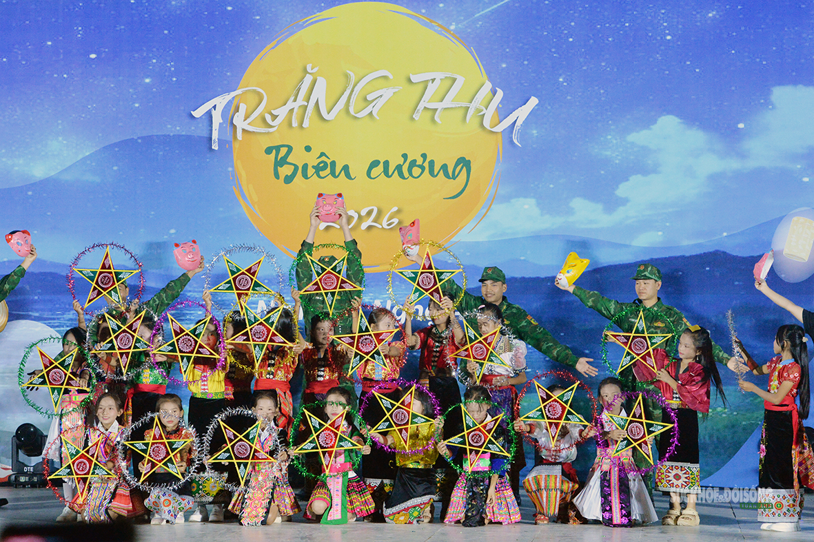 Rộn ràng đêm hội 'Trăng thu biên cương' ở Na Ngoi- Ảnh 7.