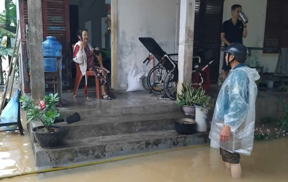 Lũ tràn vào nhiều thôn ở Huế- Ảnh 3.
