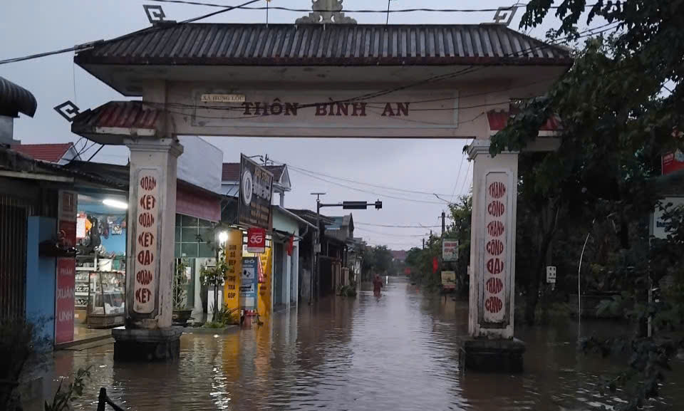 Lũ tràn vào nhiều thôn ở Huế- Ảnh 2.