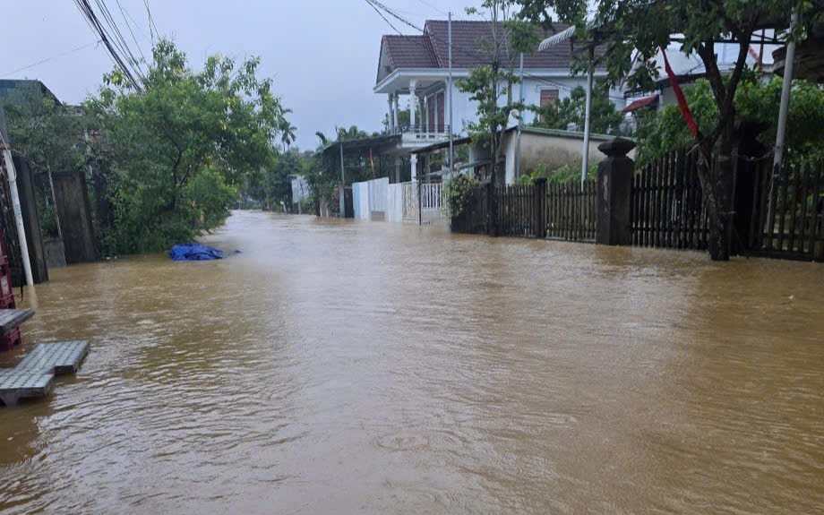Nước sông Sê Pôn lên nhanh, người dân xã vùng biên Quảng Trị tất tả chạy lũ- Ảnh 11.