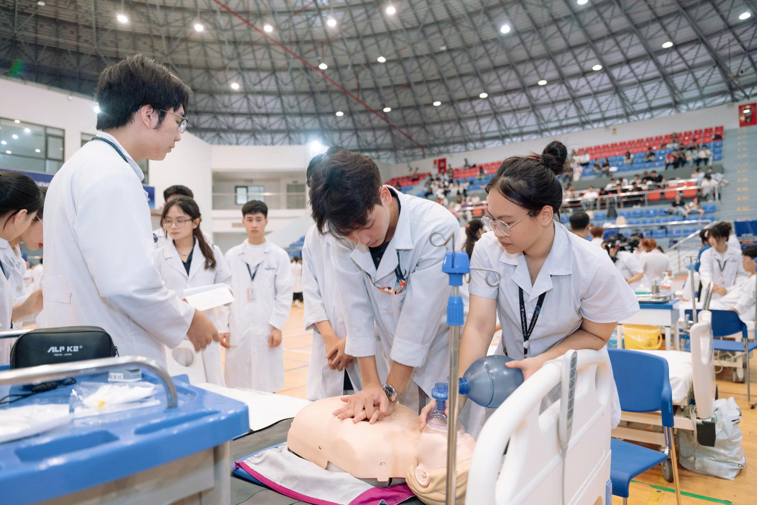 Đào tạo y khoa chú trọng thực hành lâm sàng và phối hợp liên ngành- Ảnh 2.