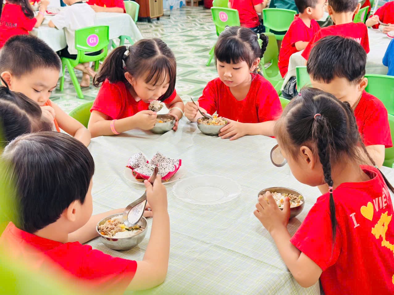 Hải Phòng chấn chỉnh ăn bán trú và dạy thêm, học thêm- Ảnh 2.