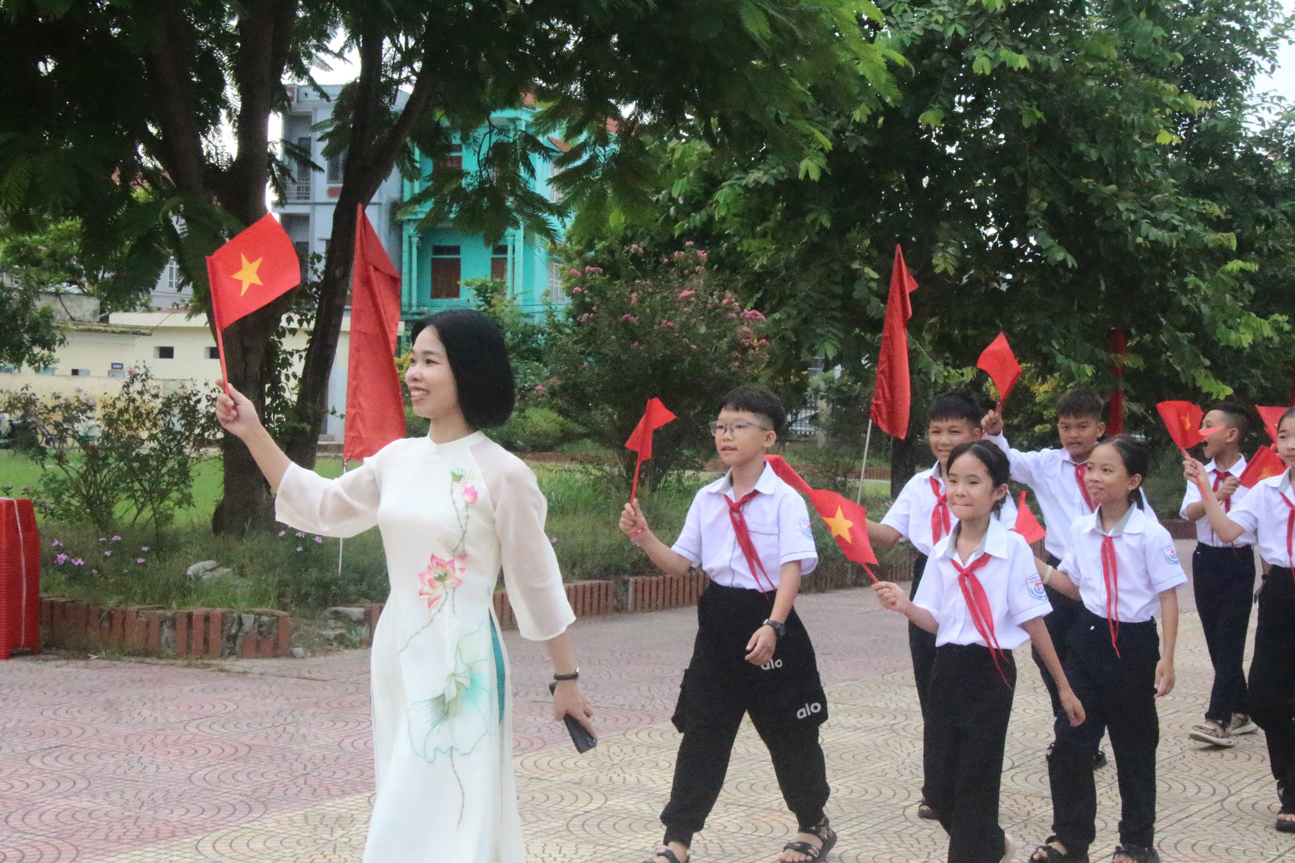 Hải Phòng chấn chỉnh ăn bán trú và dạy thêm, học thêm- Ảnh 3.