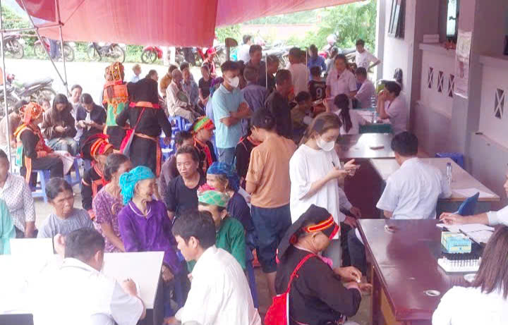 Lai Châu đẩy mạnh khám sức khỏe định kỳ, đưa dịch vụ y tế đến gần dân
- Ảnh 2.