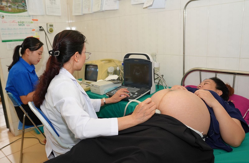 Chuyển trạm y tế về cấp xã quản lý, nâng cao khả năng tiếp cận dịch vụ- Ảnh 2.