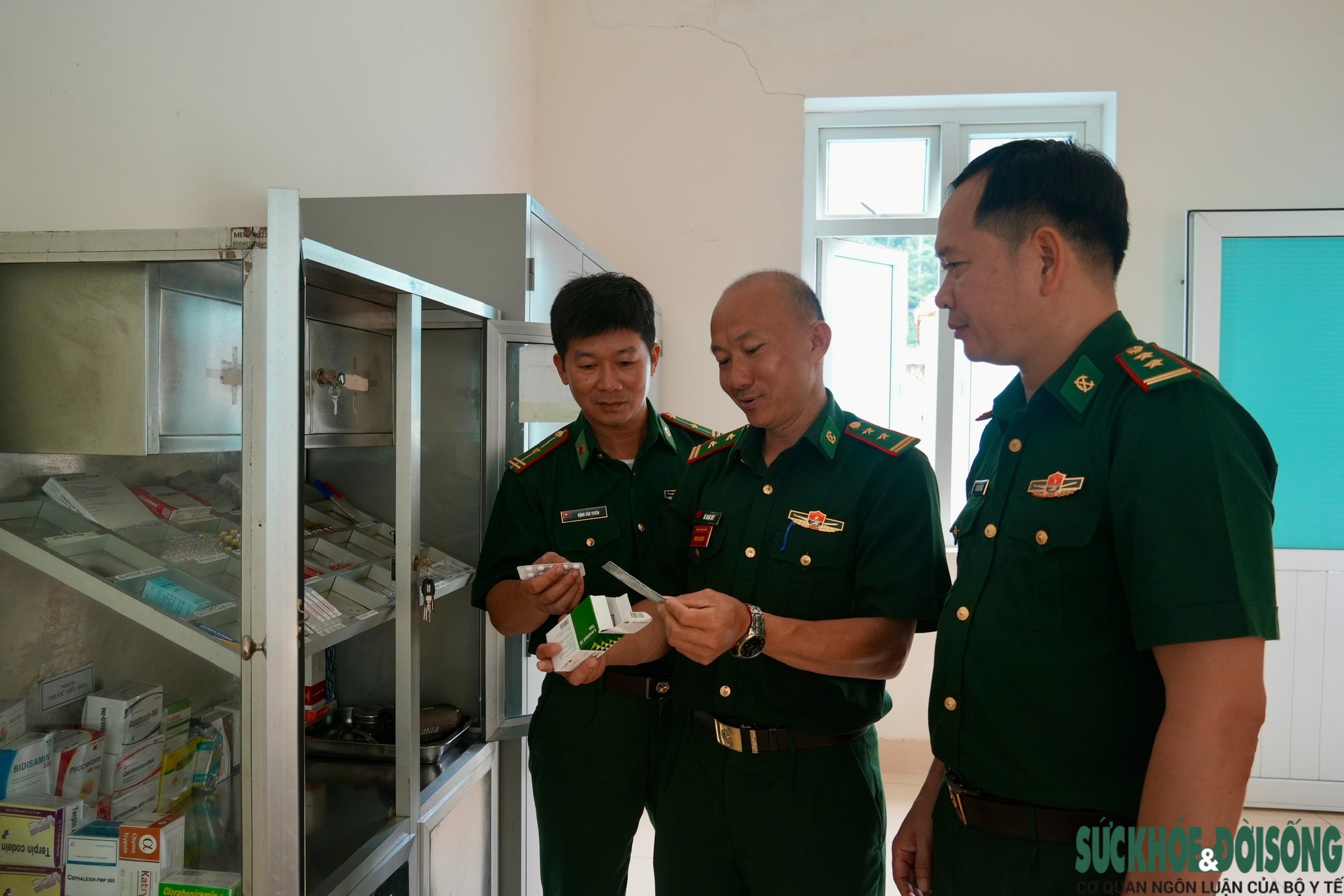 Blouse trắng giữa đại ngàn biên cương - Ảnh 3.
