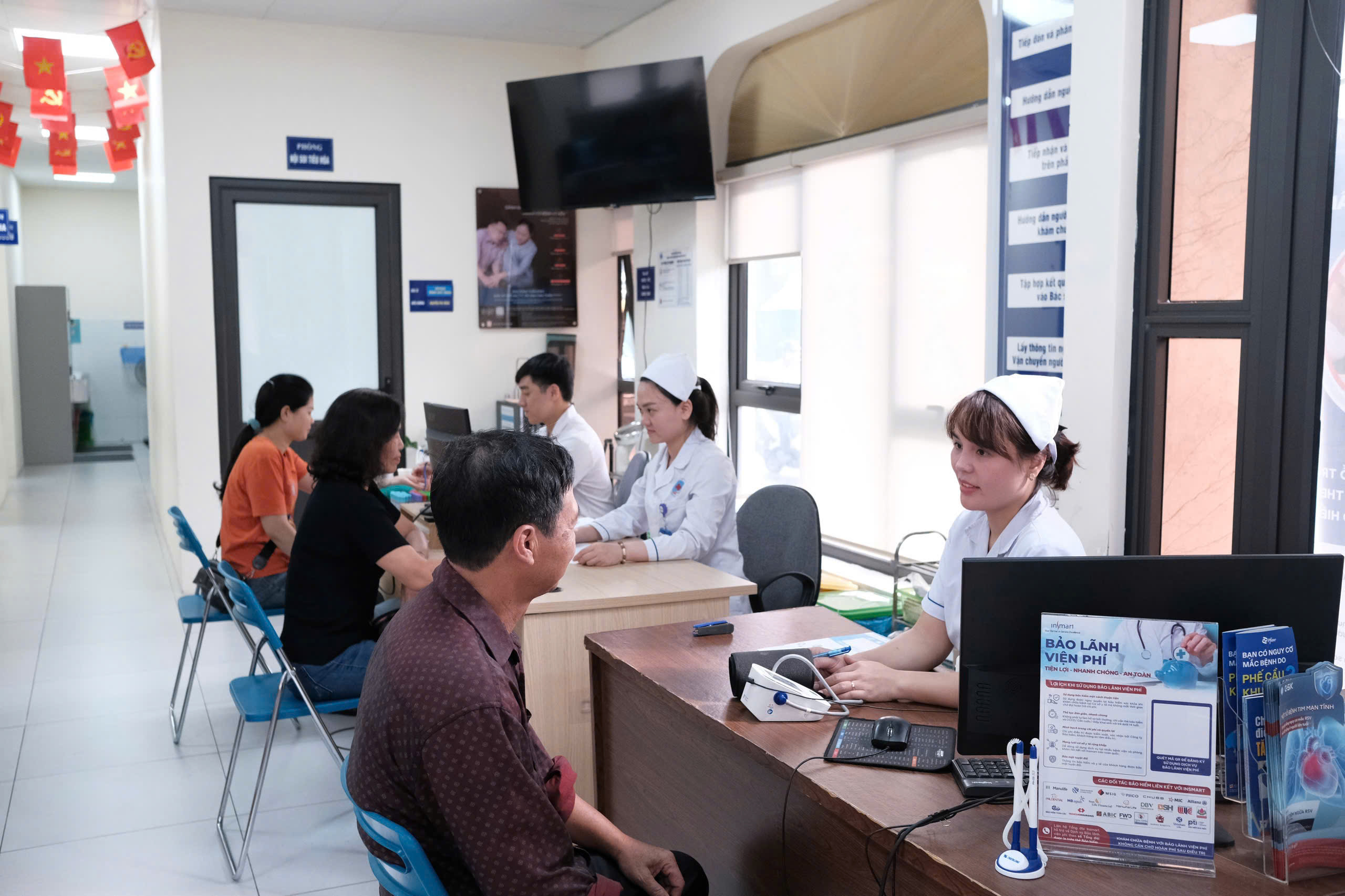 Tự đi khám BHYT trái tuyến, người bệnh thực tế được hưởng bao nhiêu? - Ảnh 2.