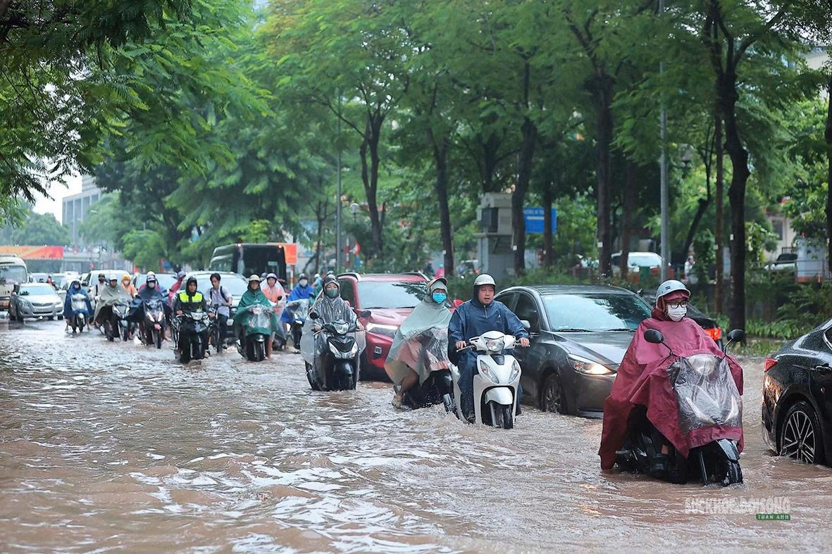 Cập nhật các tuyến đường ngập ở Hà Nội hôm nay 17/9 - Ảnh 27.