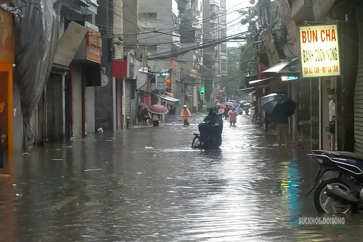 Cập nhật các tuyến đường ngập ở Hà Nội hôm nay 17/9 - Ảnh 19.