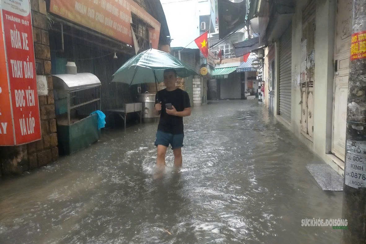 Cập nhật các tuyến đường ngập ở Hà Nội hôm nay 17/9 - Ảnh 22.