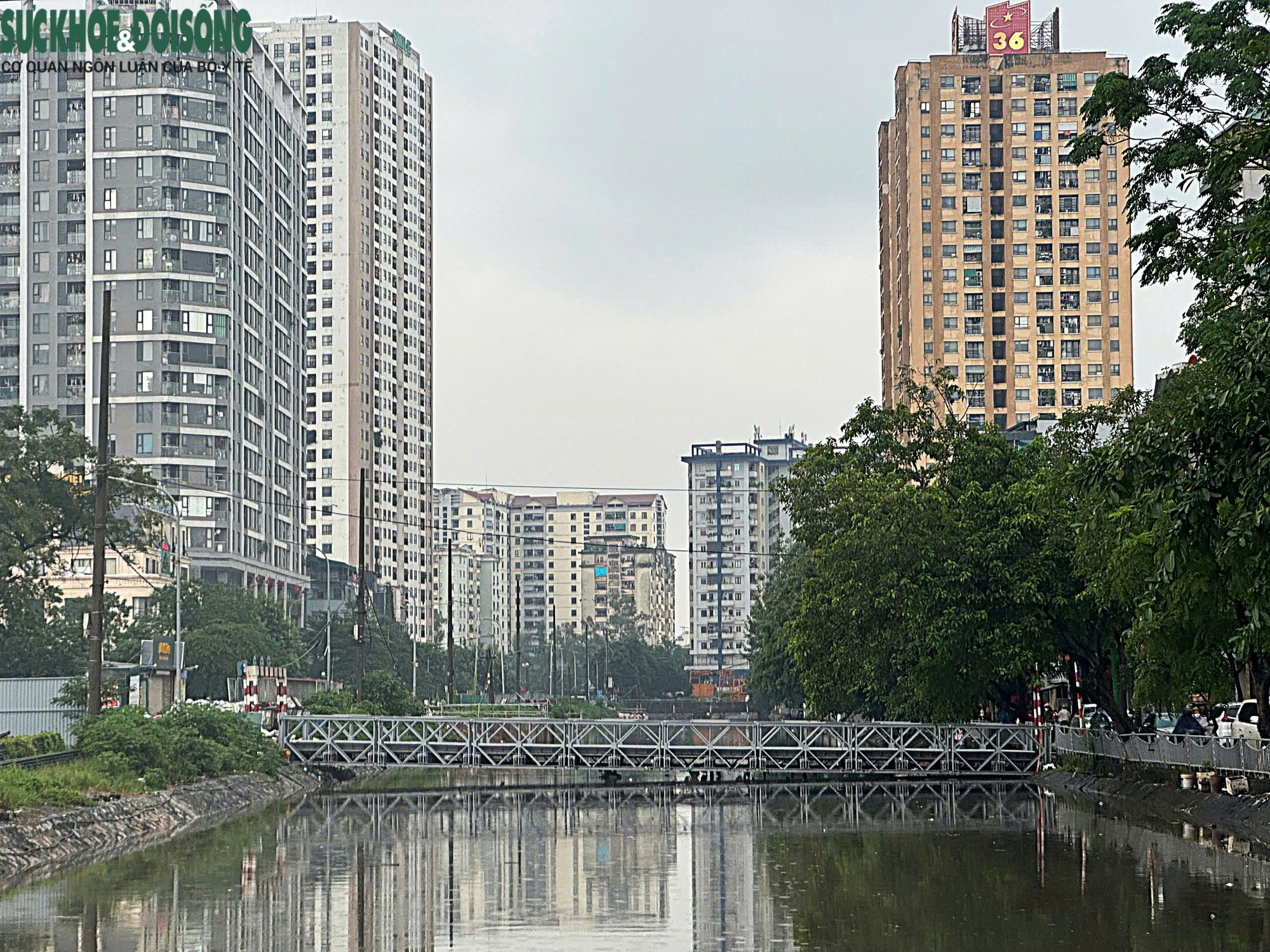 Mưa kéo dài, mực nước nhiều sông ở Hà Nội dâng cao - Ảnh 2.