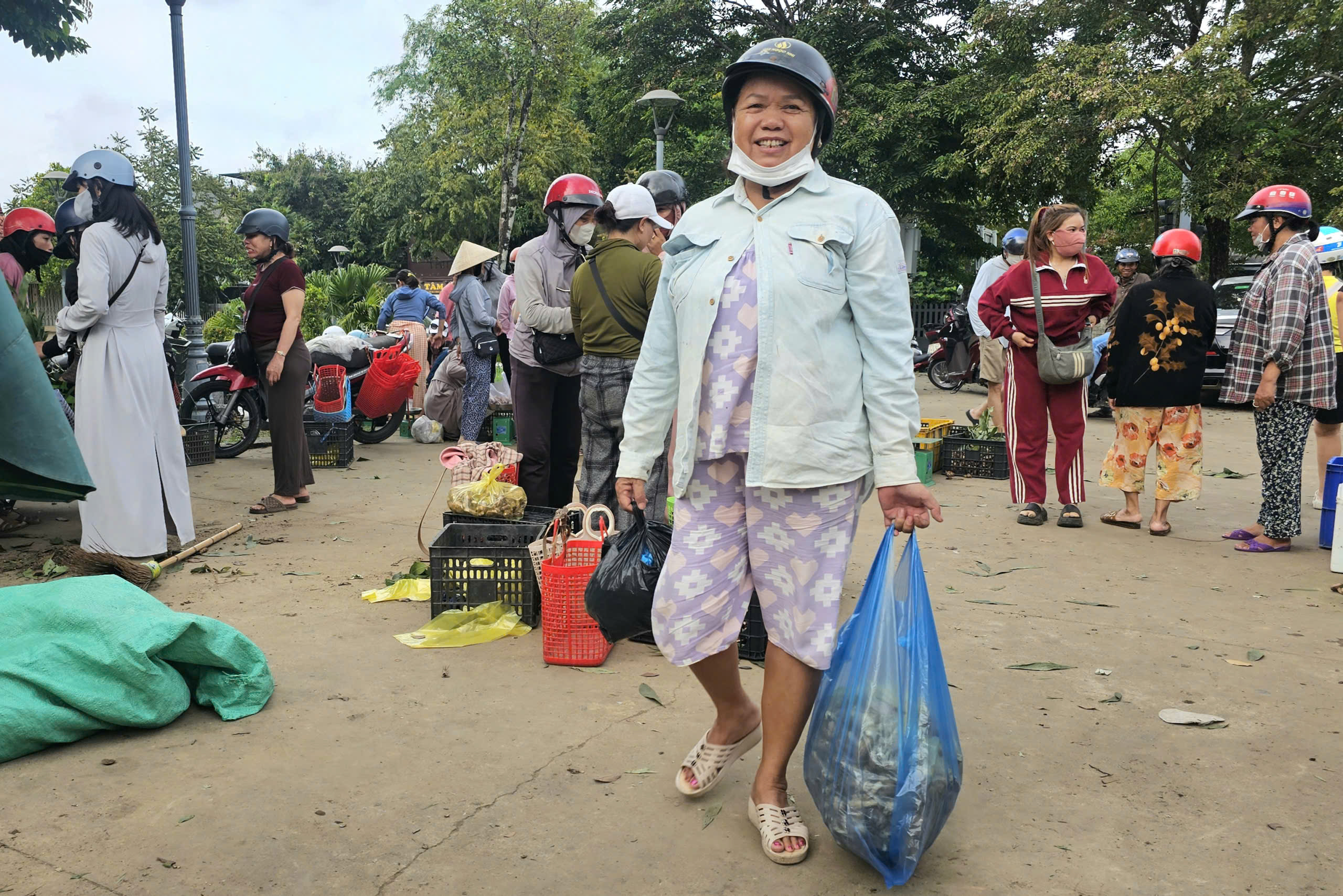 Loài nấm 'đắng ngắt' từ rừng xuống phố, ở xa 30 km vẫn tìm đến mua- Ảnh 4.