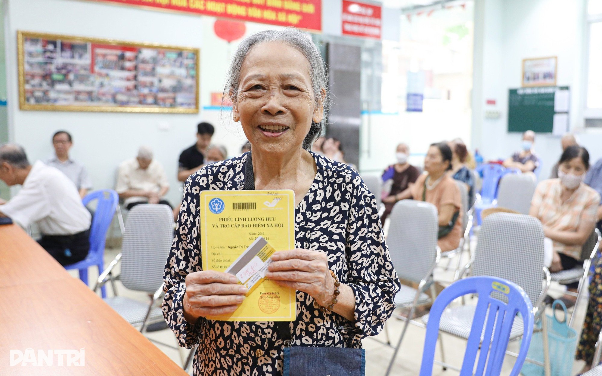 Bộ Nội vụ thông tin mới đề xuất tăng lương tối thiểu vùng 2027 - Ảnh 2.