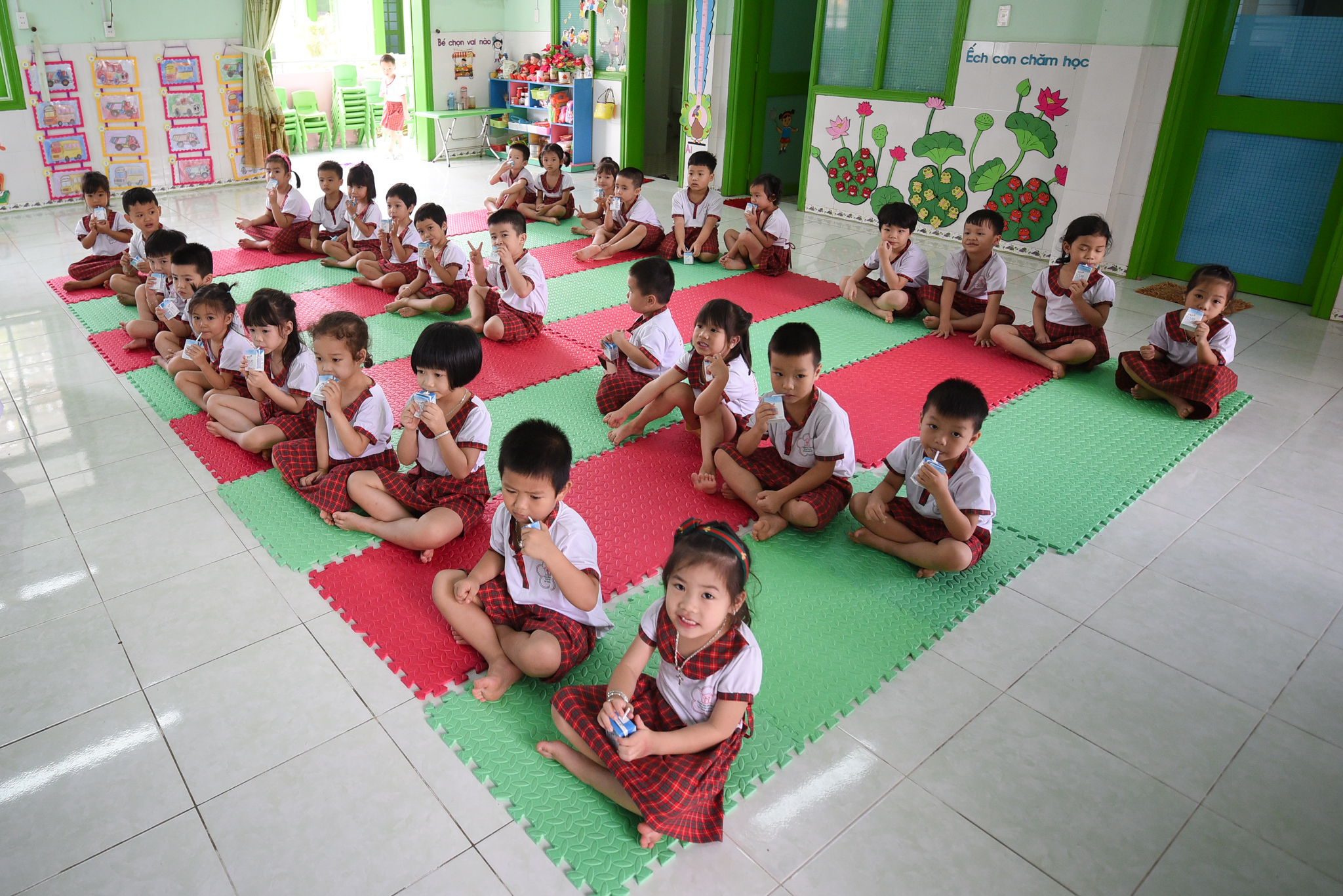 Gallery - Quyền của phụ huynh trong giám sát bữa ăn bán trú và trách nhiệm của nhà trường