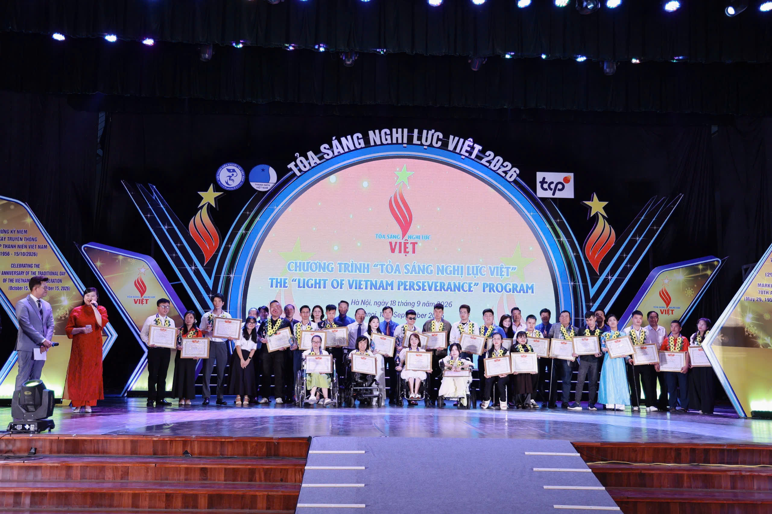 Mất thị lực vẫn vô địch bơi lội, làm chủ công nghệ- Ảnh 3.