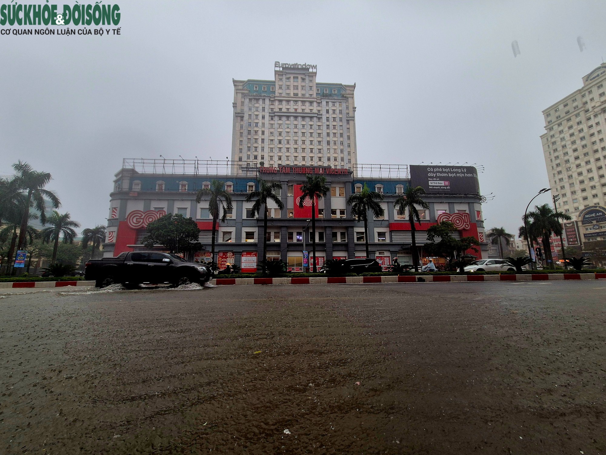 Nghệ An mưa trắng trời, đường phố ngập sâu- Ảnh 3.