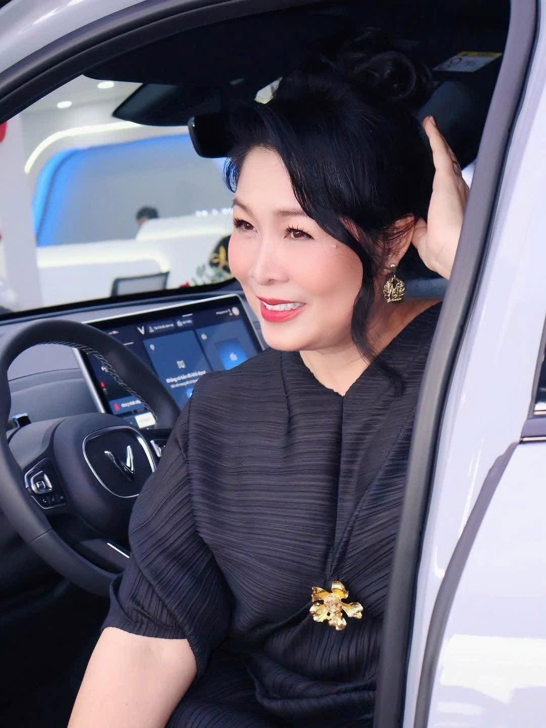 NSND Hồng Vân ở tuổi 60- Ảnh 4.