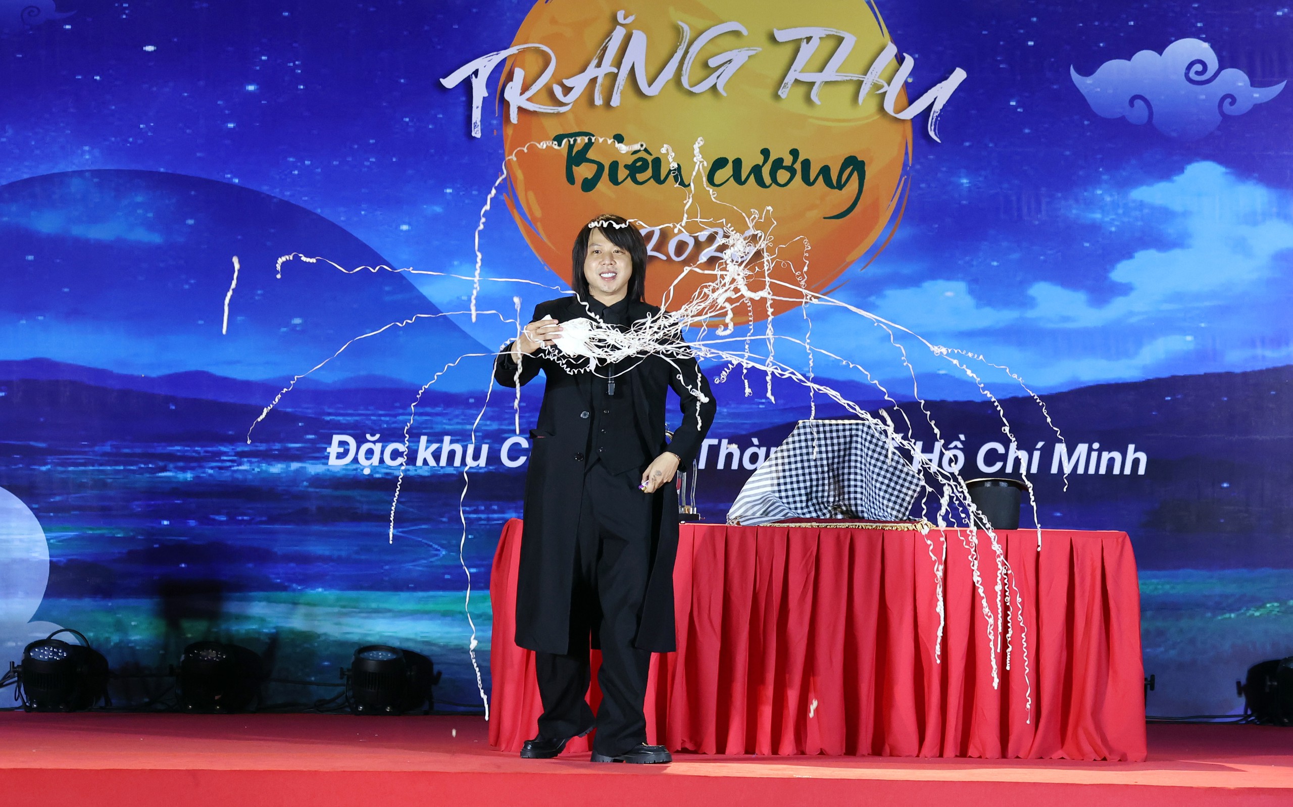 Rộn ràng 'Trăng thu biên cương' giữa đảo tiền tiêu Côn Đảo - Ảnh 8.