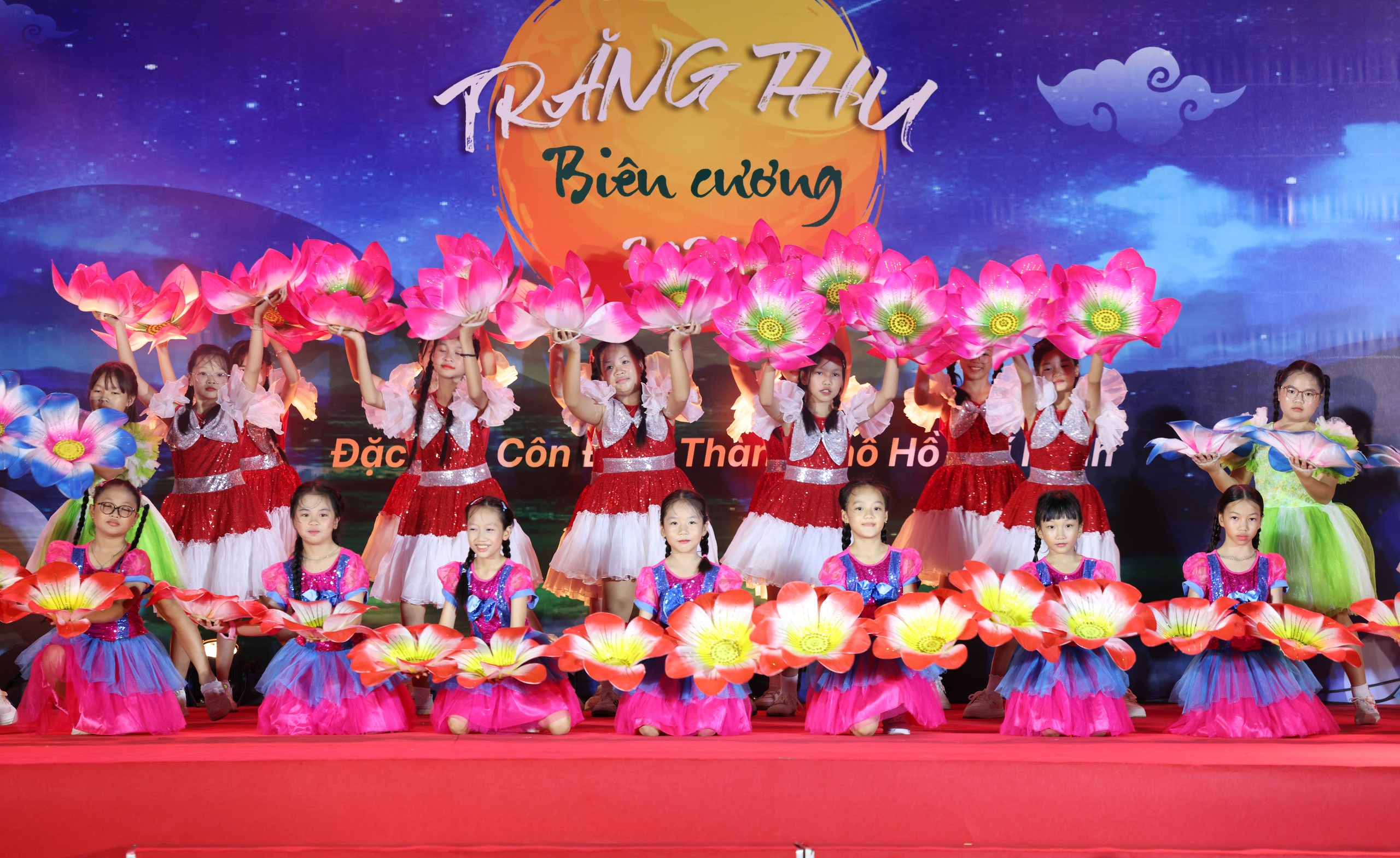 Rộn ràng 'Trăng thu biên cương' giữa đảo tiền tiêu Côn Đảo - Ảnh 7.