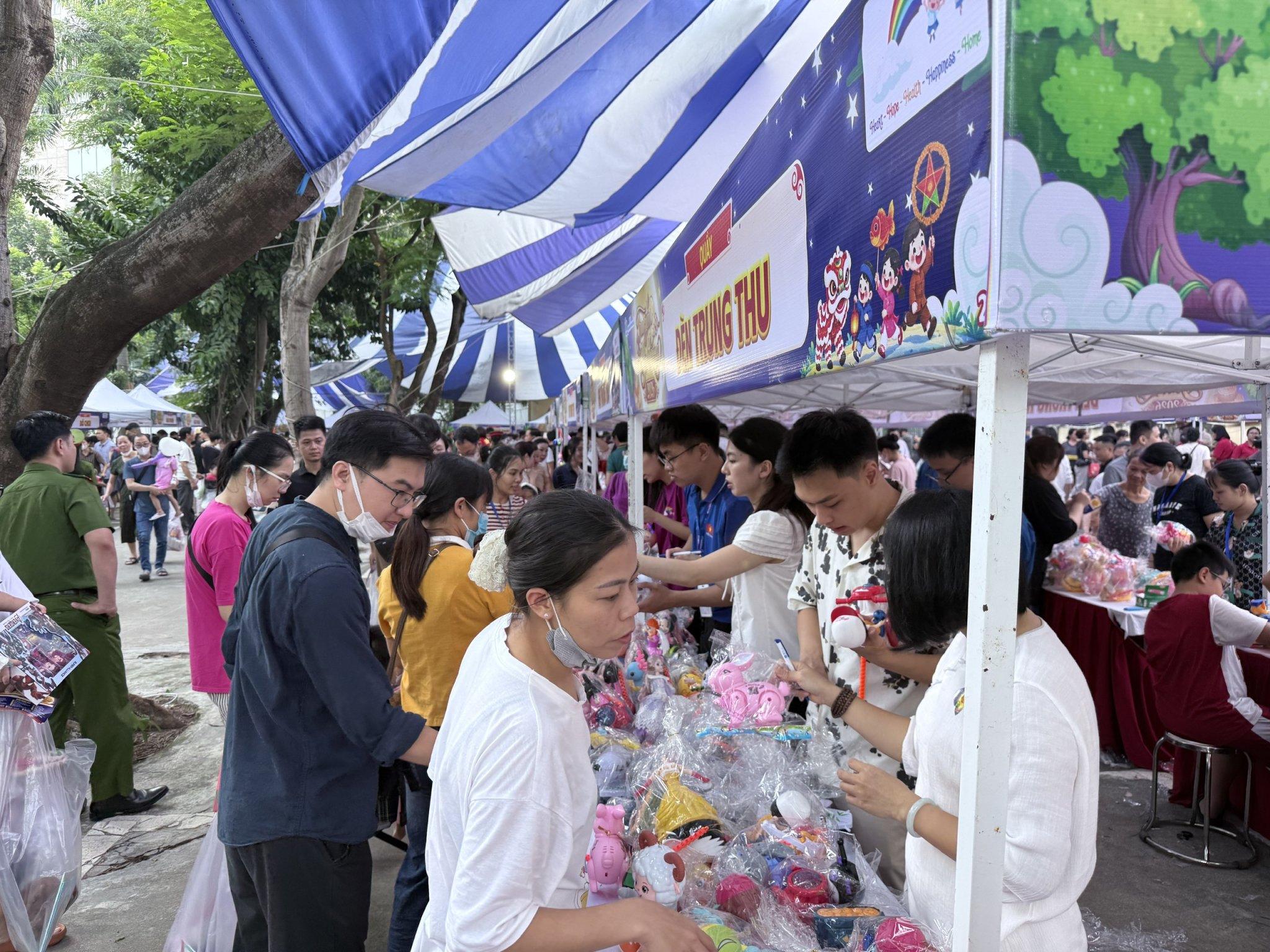 'Trung thu yêu thương' 2026: Để không bệnh nhi nào bị bỏ lại phía sau
- Ảnh 4.