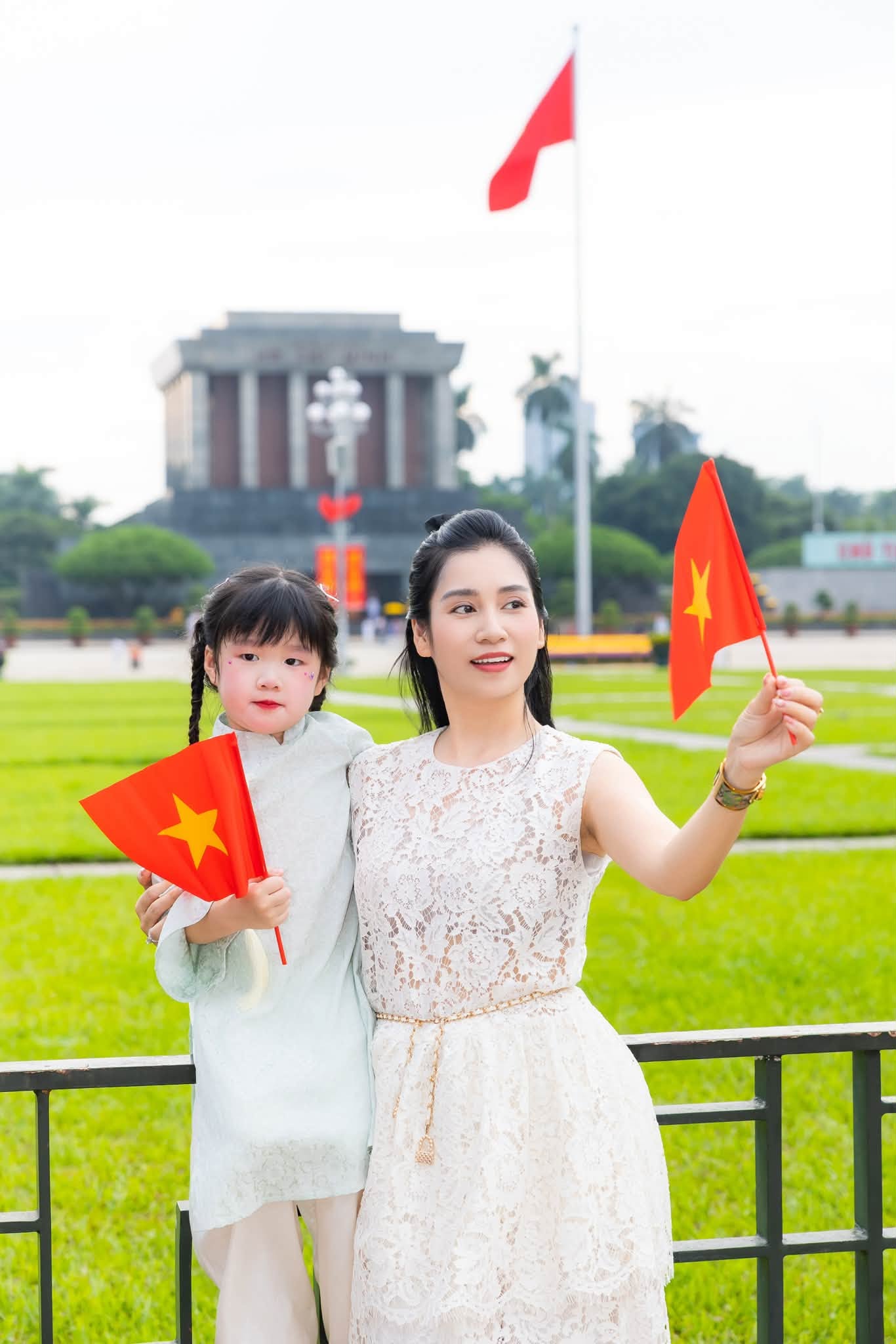 Con gái H'Hen Niê, MC Thanh Mai cùng dàn sao Việt gây chú ý trong ngày vui đất nước- Ảnh 6.