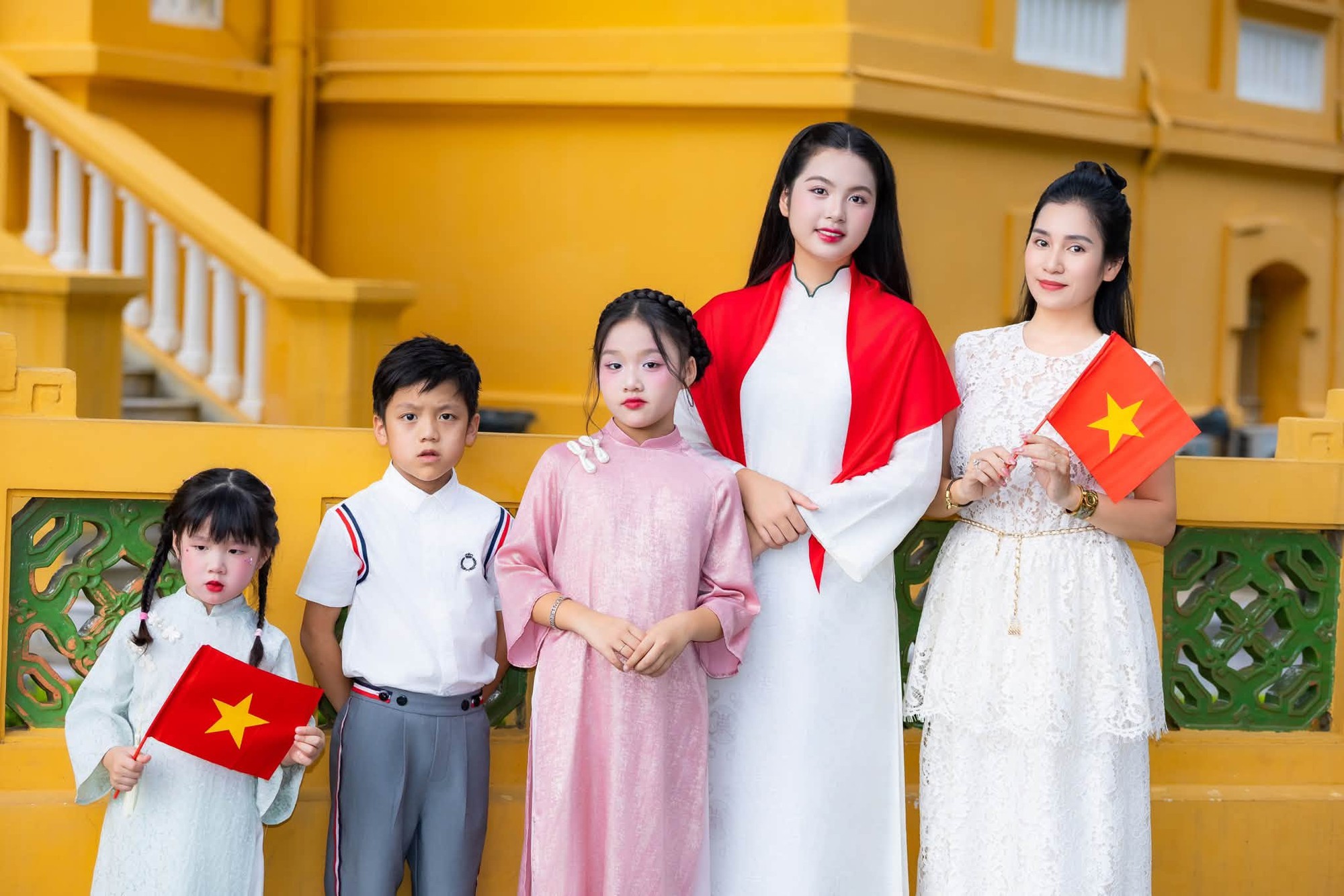 Con gái H'Hen Niê, MC Thanh Mai cùng dàn sao Việt gây chú ý trong ngày vui đất nước- Ảnh 5.