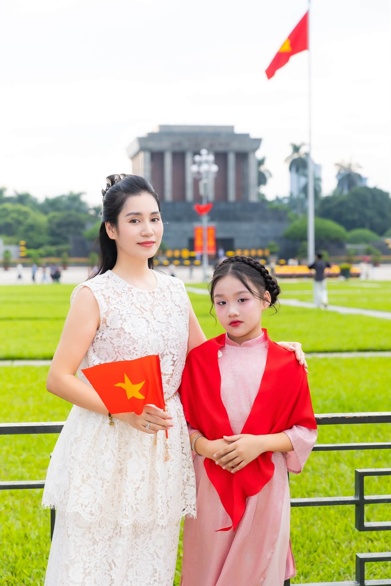 Con gái H'Hen Niê, MC Thanh Mai cùng dàn sao Việt gây chú ý trong ngày vui đất nước- Ảnh 8.
