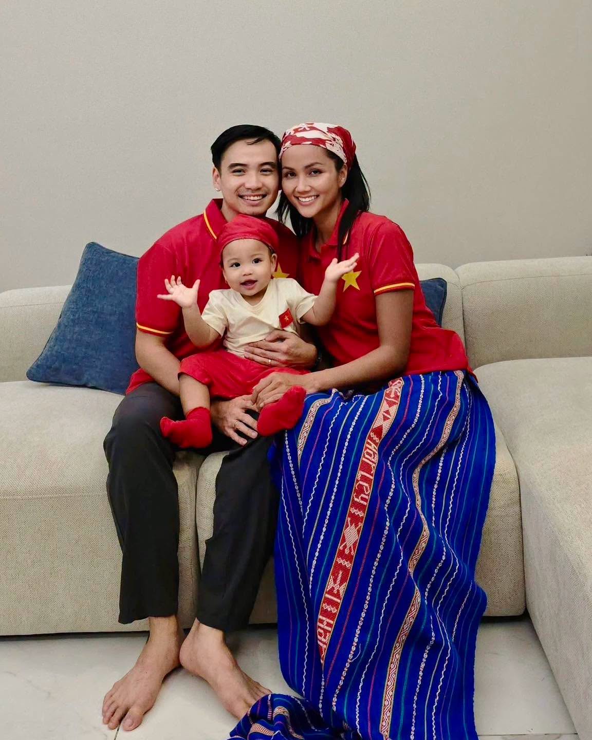Con gái H'Hen Niê, MC Thanh Mai cùng dàn sao Việt gây chú ý trong ngày vui đất nước- Ảnh 2.